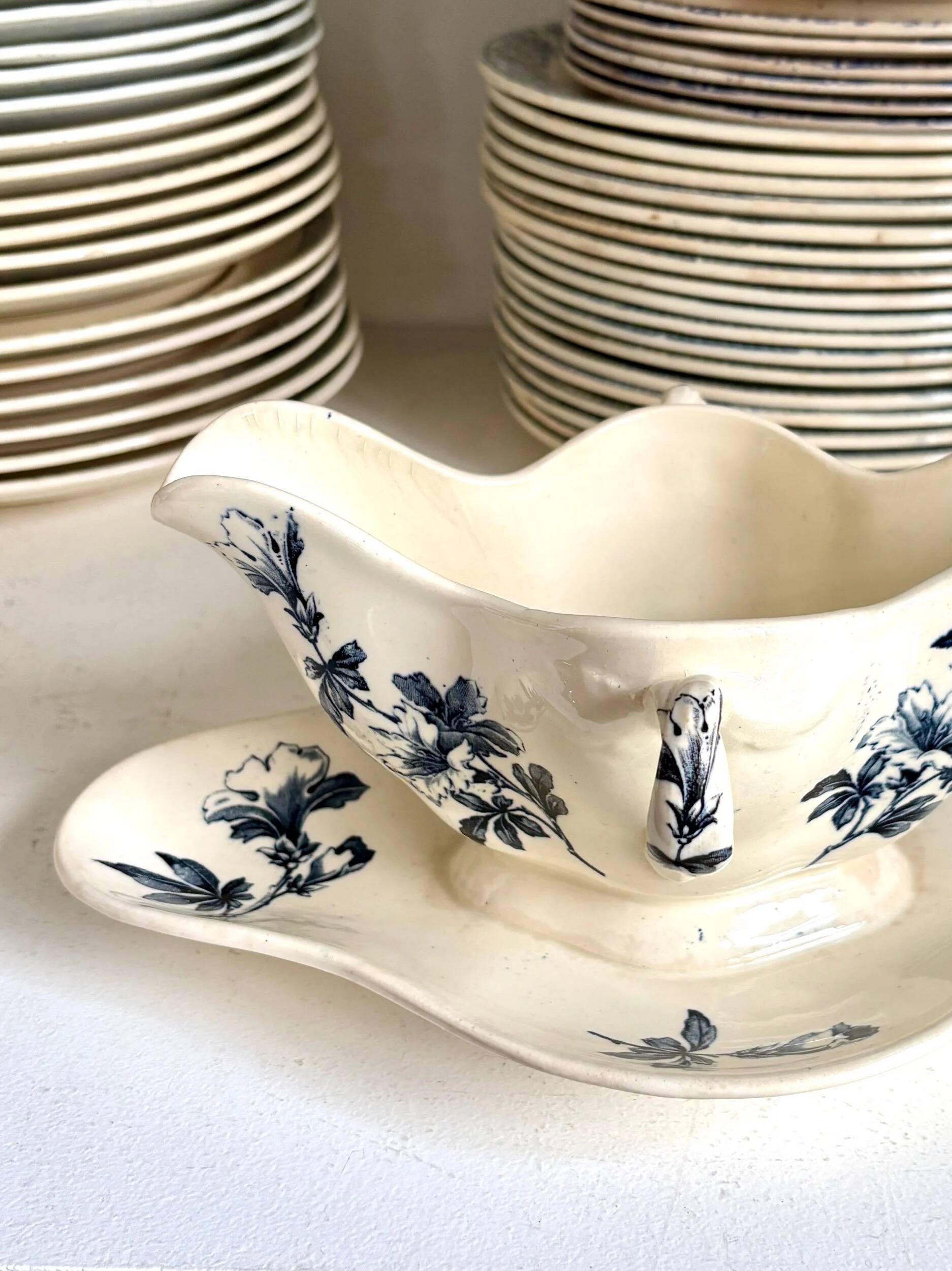 Saucière Lunéville en terre de fer bleue, service "Azaléa"