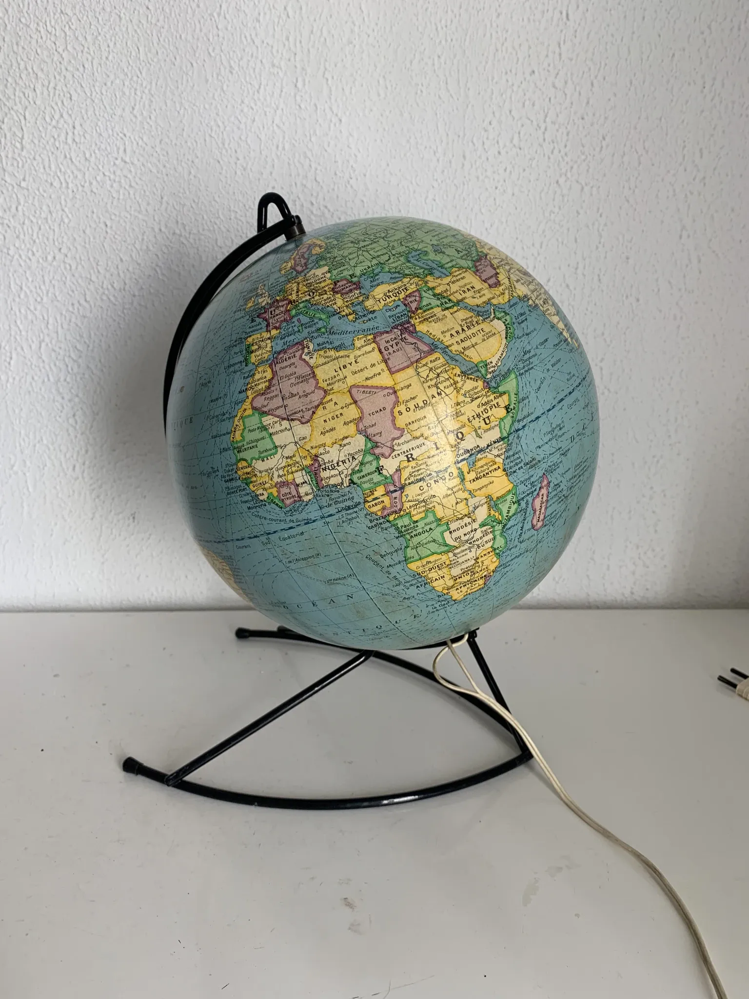 Vintage 1960 globe terrestrial world map Girard Barrère glass - 36 cm