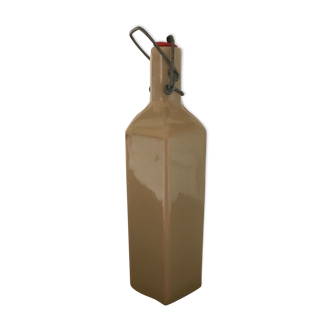Bottle in sandstone from Alsace La Cigogne