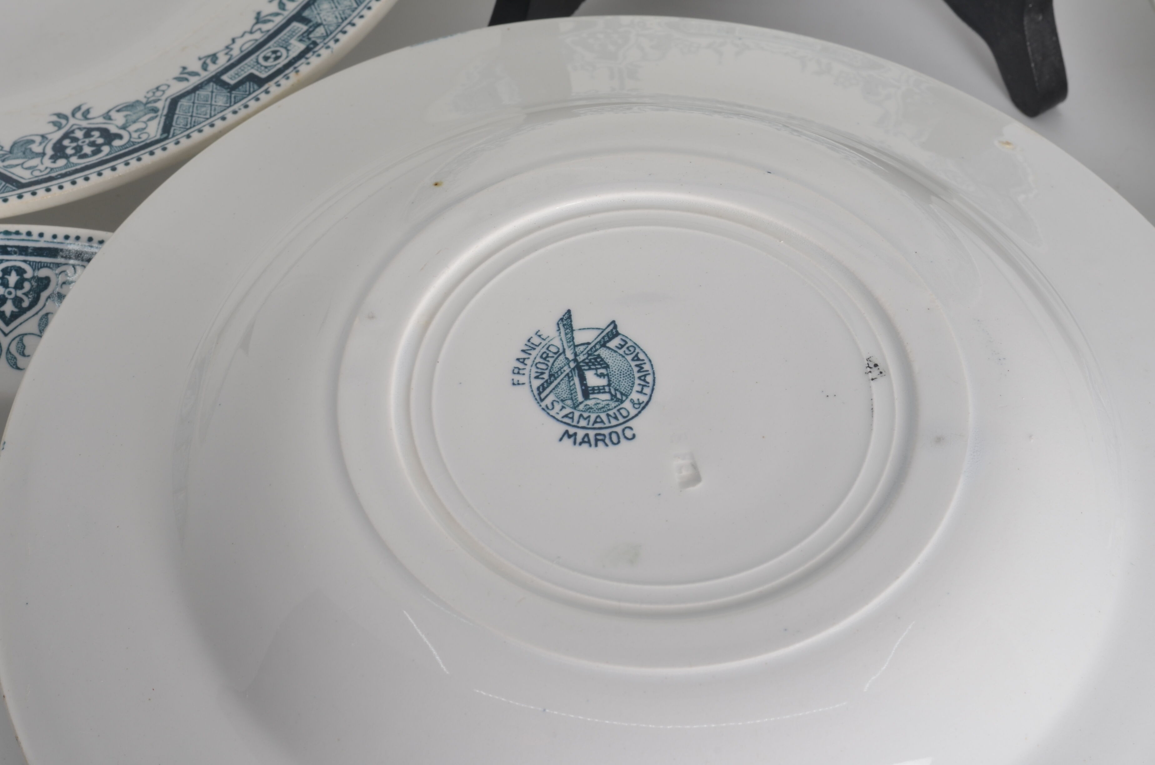 Hollow plates earth of iron.