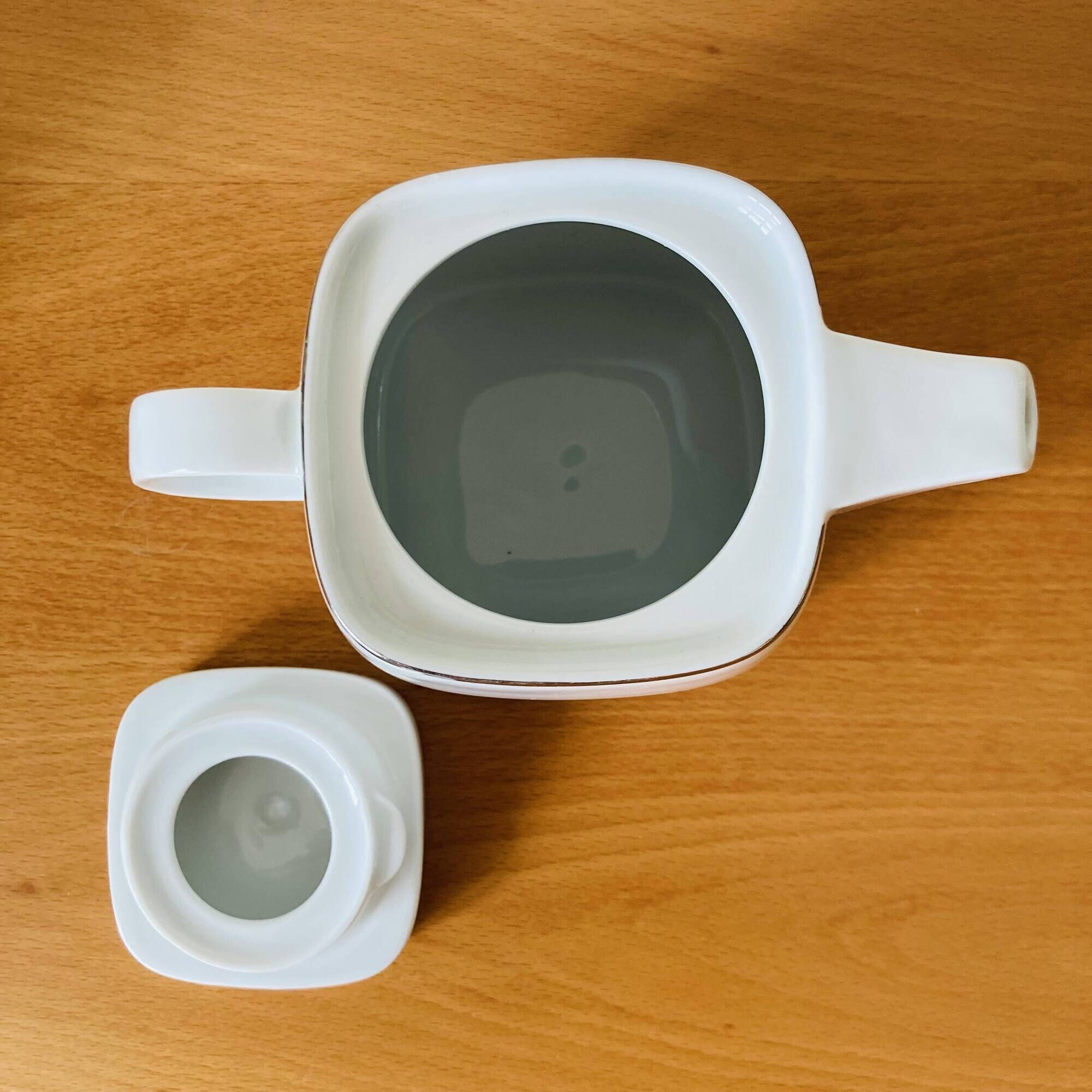 Tea set Teapot Sugar bowl Milk jug White porcelain silver