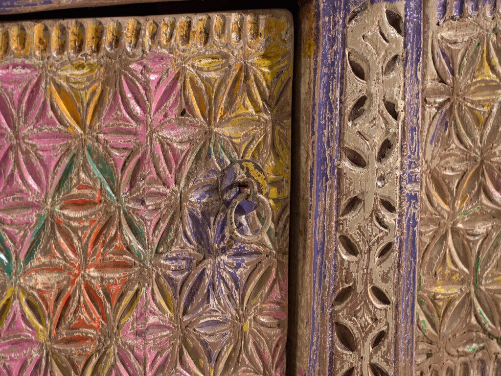 Antique polychrome carved low cabinet in pine – Xinjiang, circa 1900