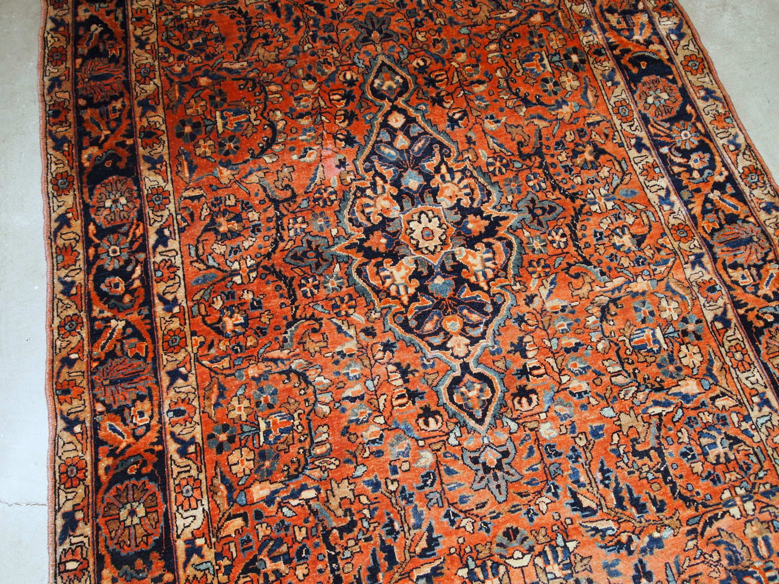 Handmade antique Persian Sarouk rug 4.1' x 6.7' (125cm x 204cm) 1920s