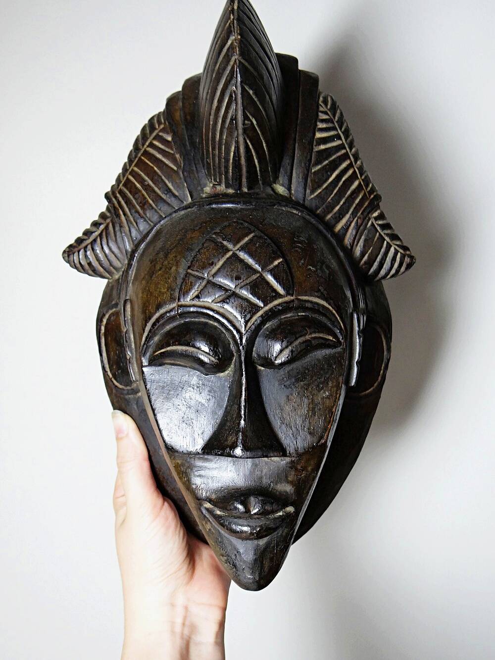 Decorative African wall mask in Punu Tsangui style, carved wood, 20th century.