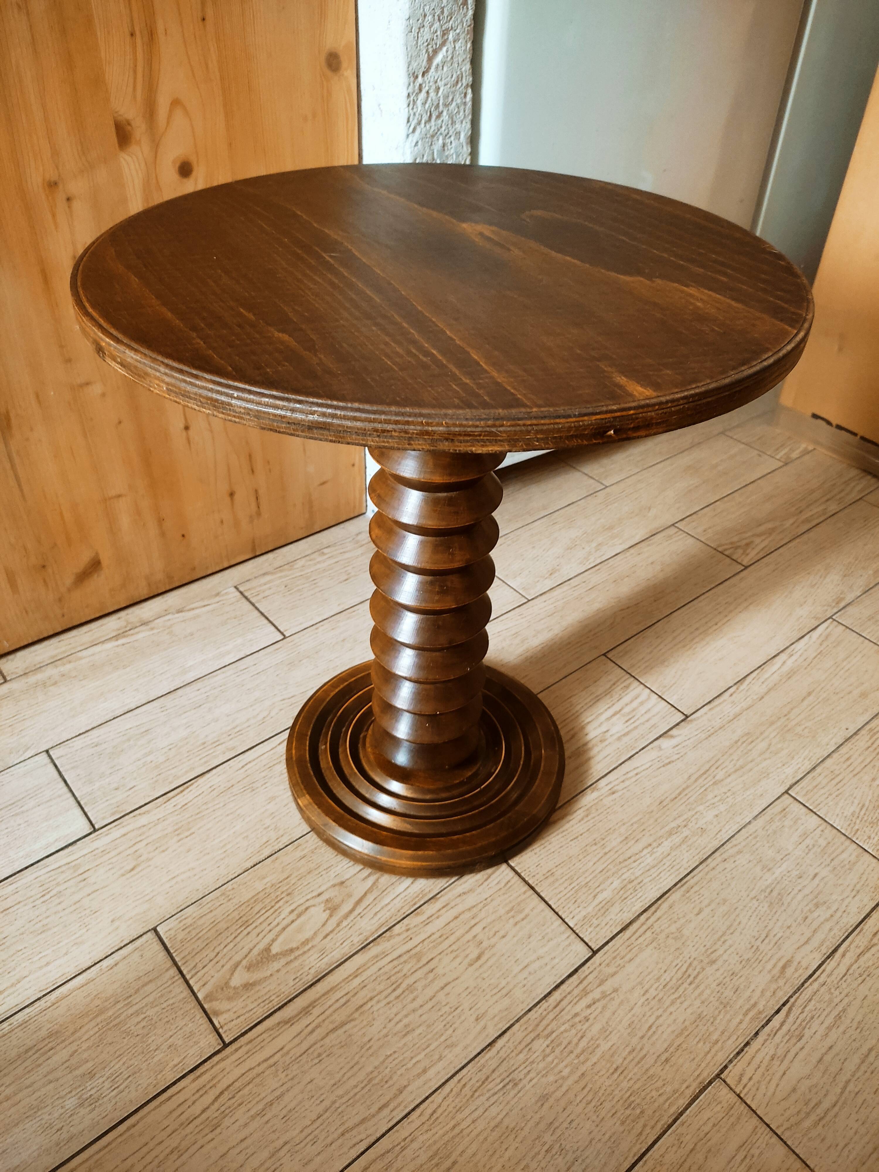 Art deco side table in chene