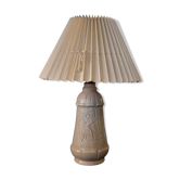Lampe de table décorative suédoise Whiting, en céramique émaillée blanche, par Maggie Wibom.