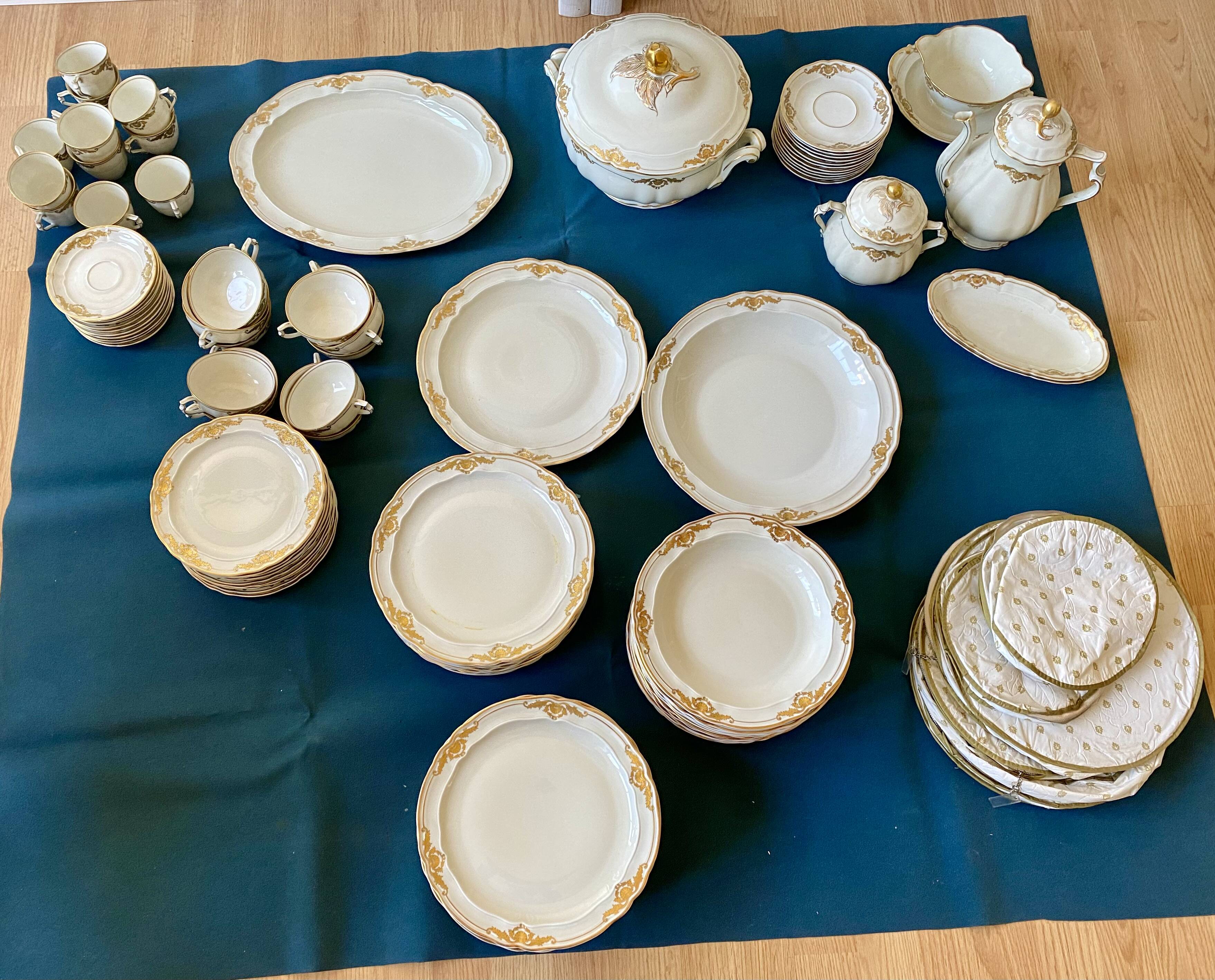 Bernardaud Coquille porcelain service, 96 pieces.
