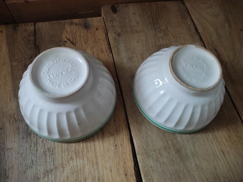 Porcelain bowls italy bordered green