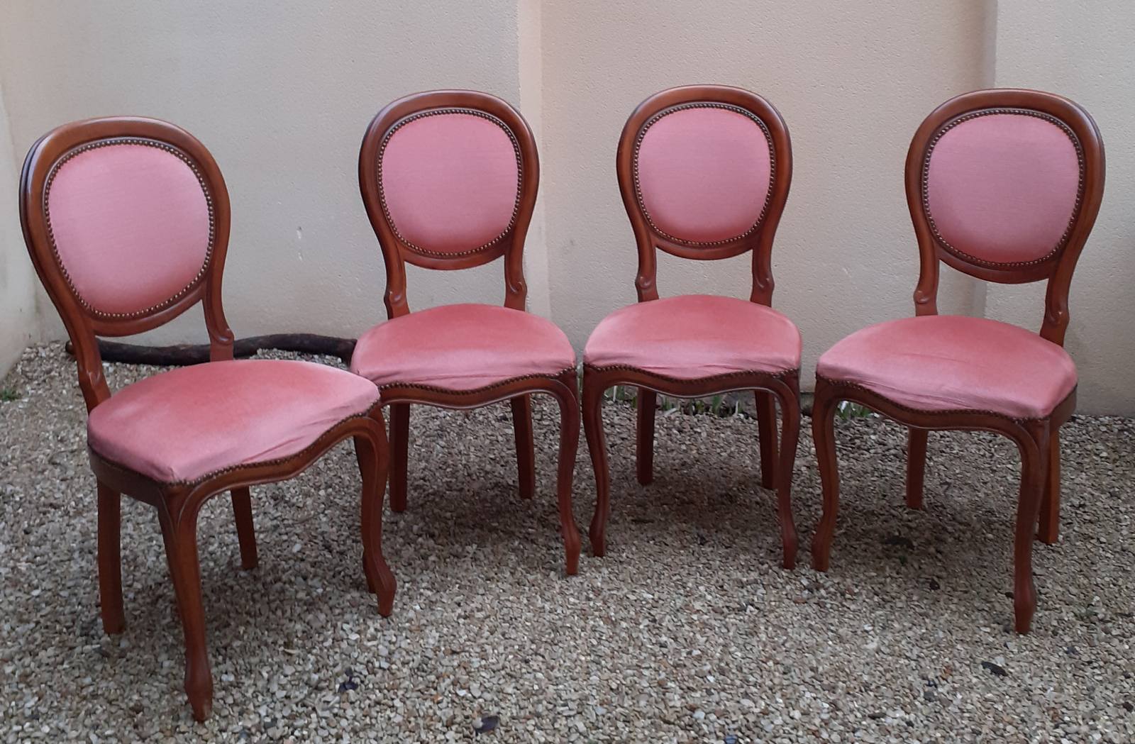 Lot de 4 chaises médaillon de style Louis Philippe