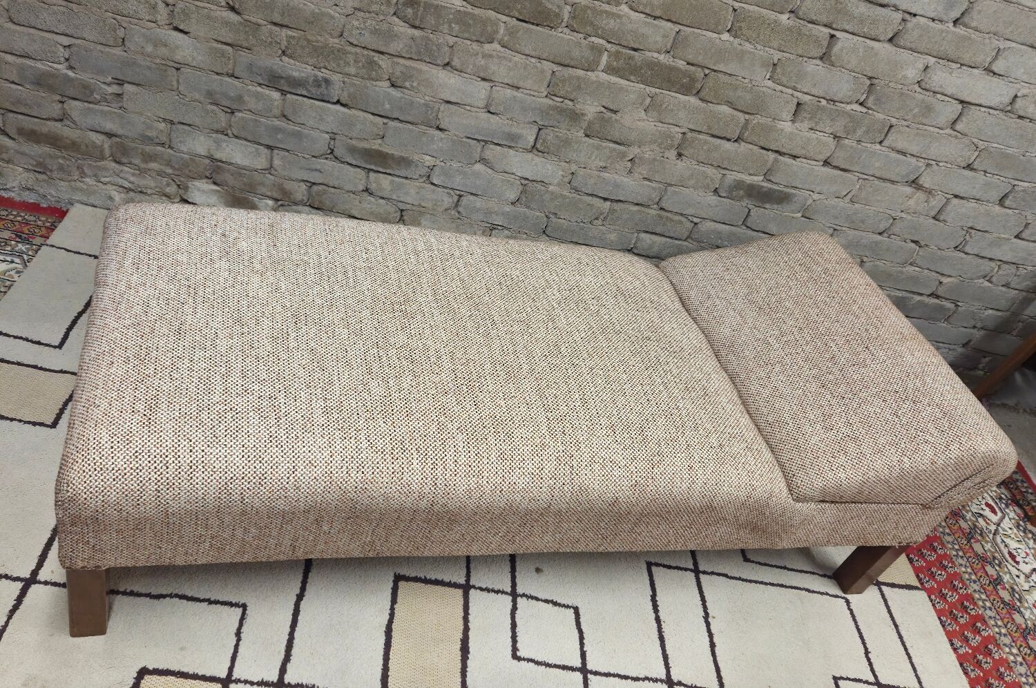 Daybed, vintage 1970s chaise longue with headrest.