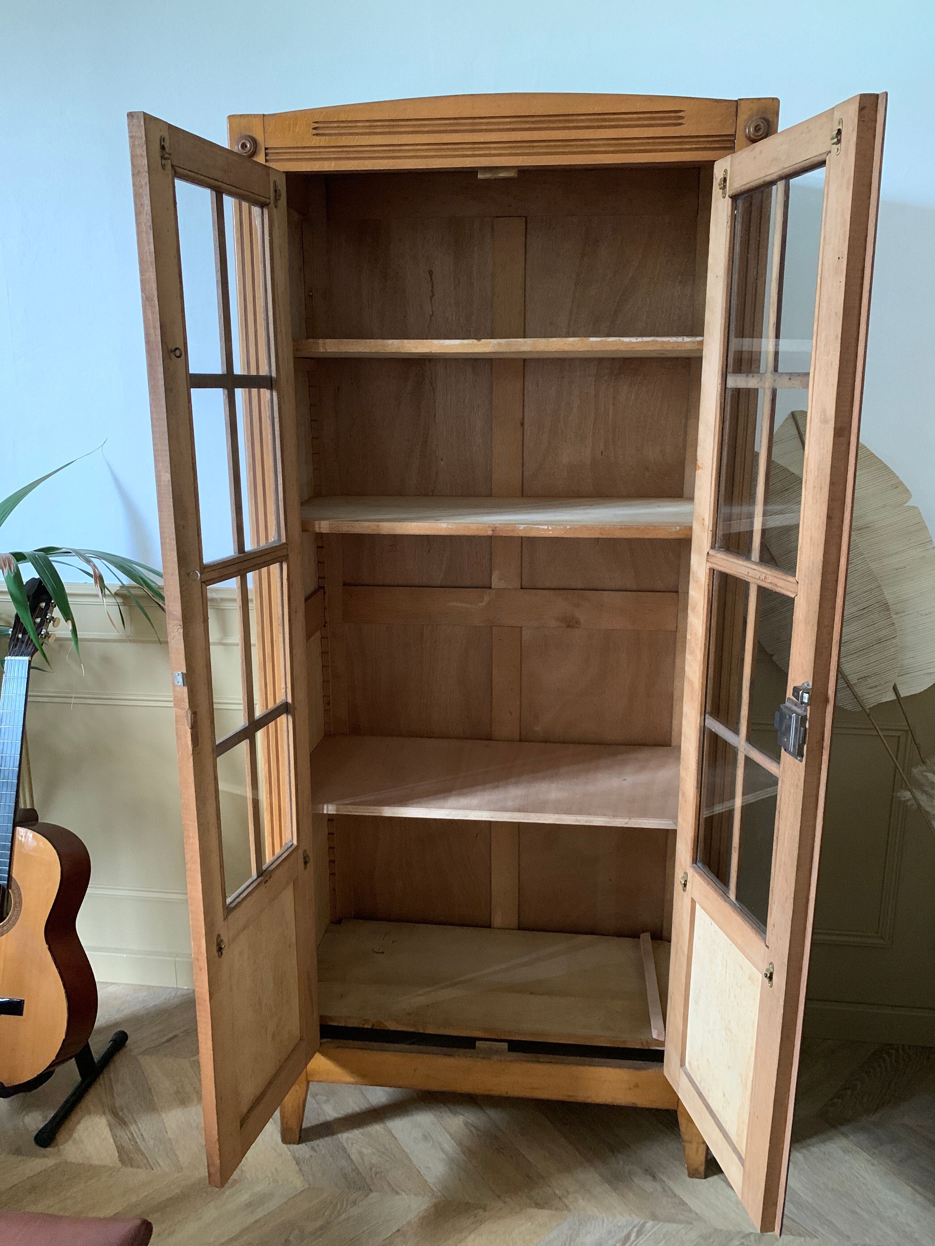 Armoire parisienne vitrée
