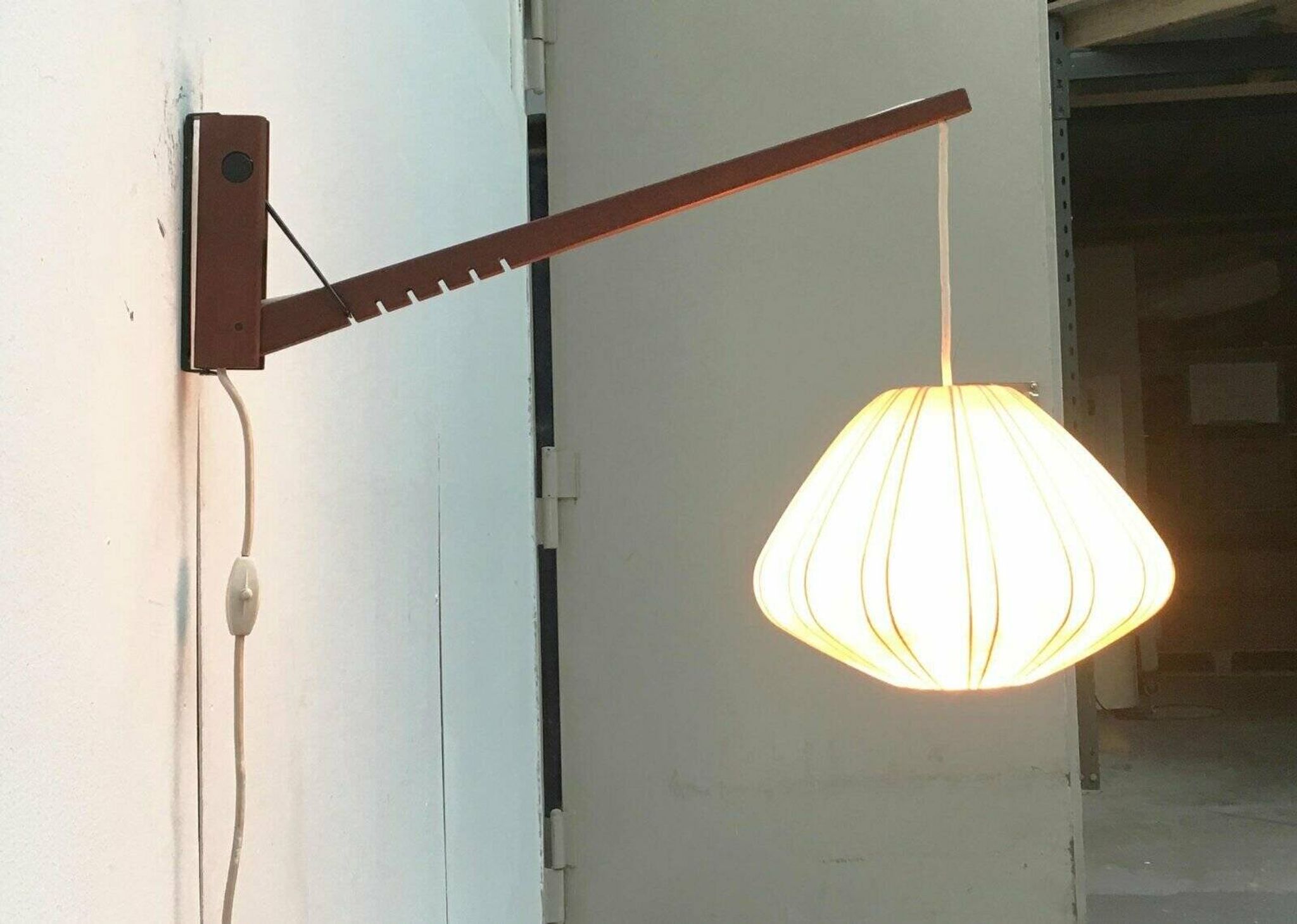 Mid-century pivoting wall lamp with a swing arm, Cocoon, made of teak wood, 1960s.