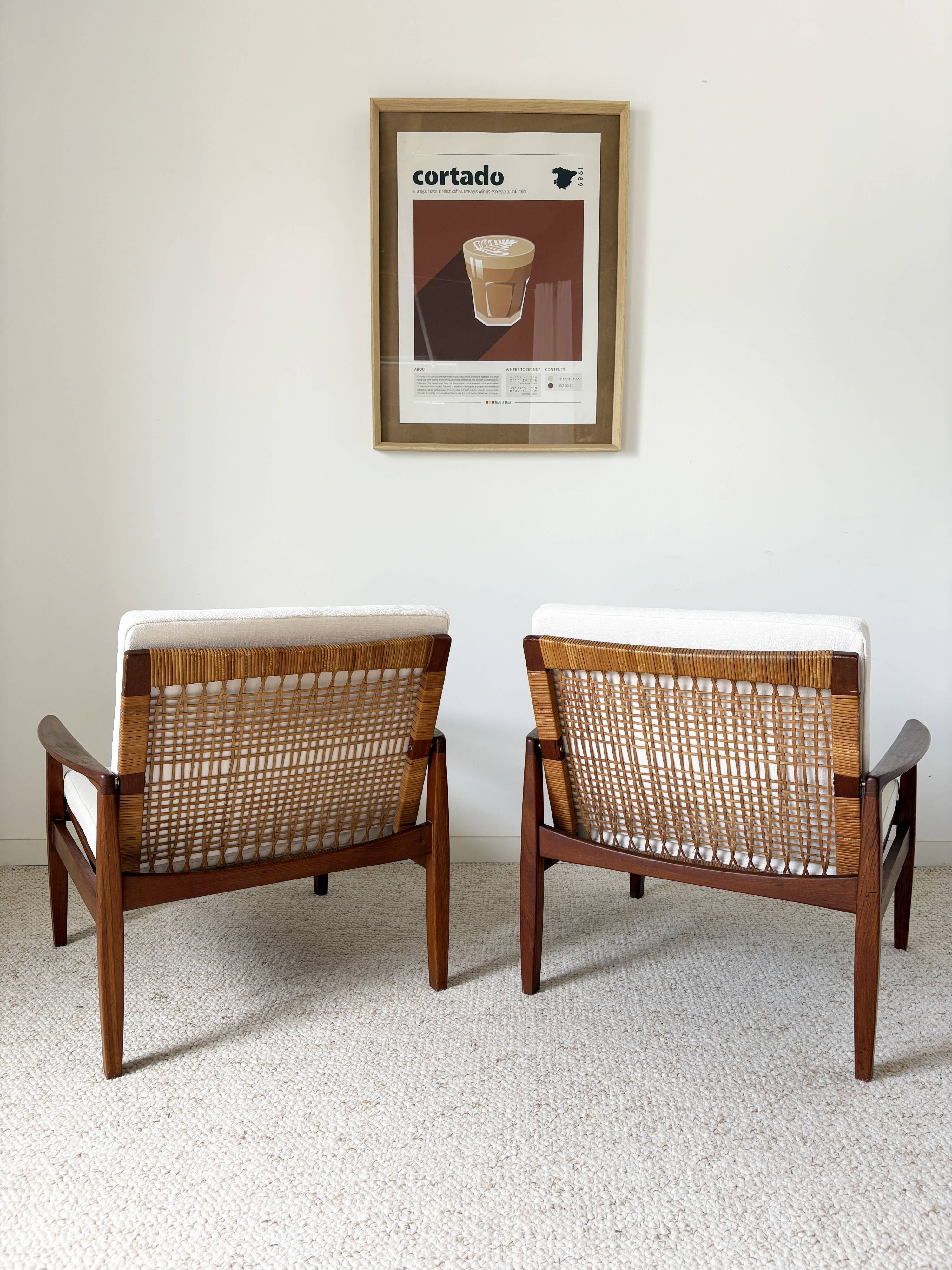 Paire de fauteuils 519 Hans Olsen teck et rotin