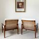 Paire de fauteuils 519 Hans Olsen teck et rotin