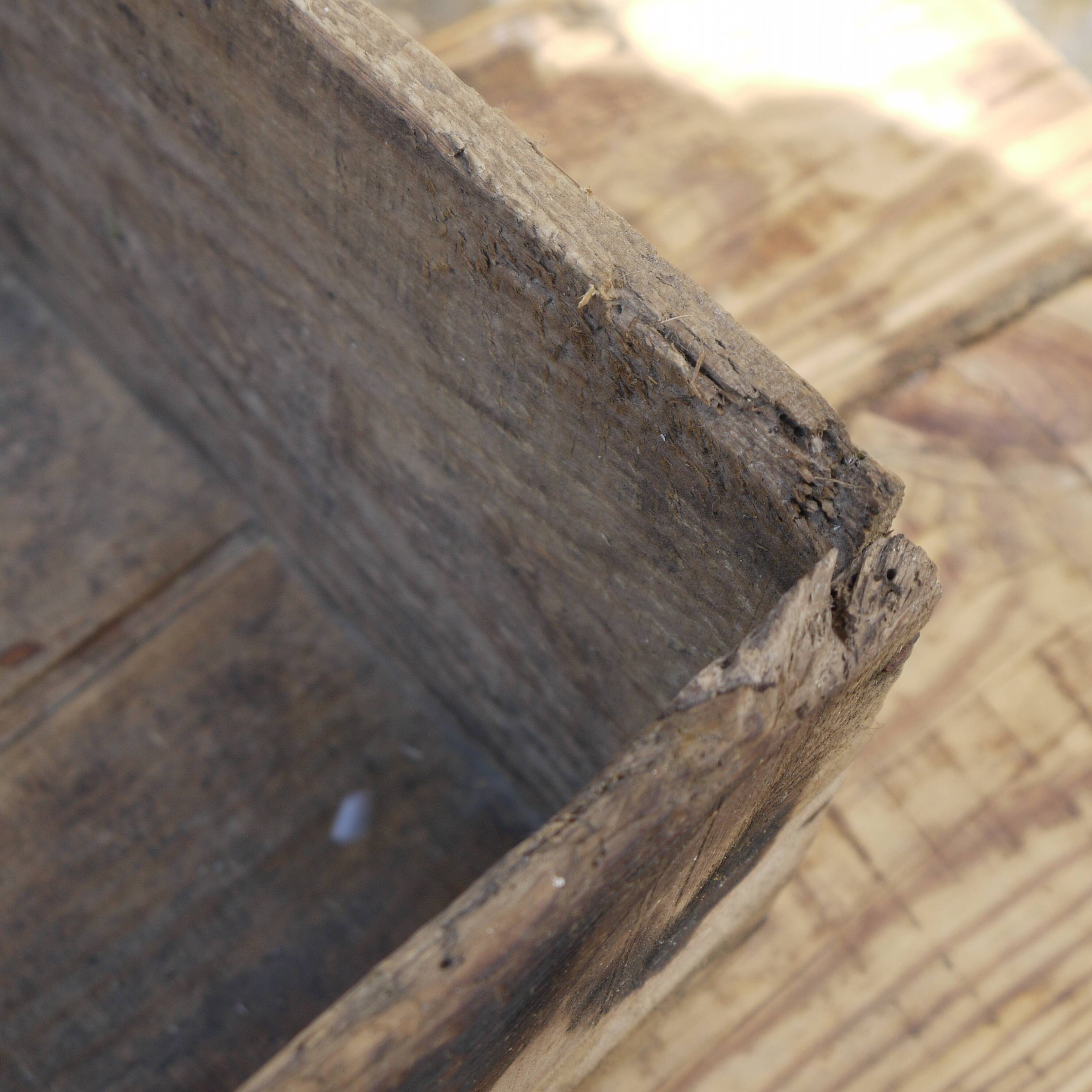 Wooden crate with handle