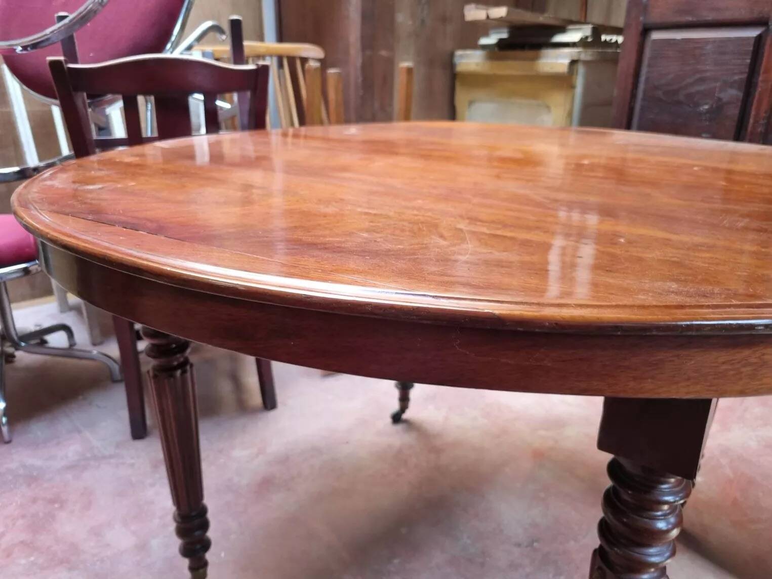 Round mahogany table - Early 20th century