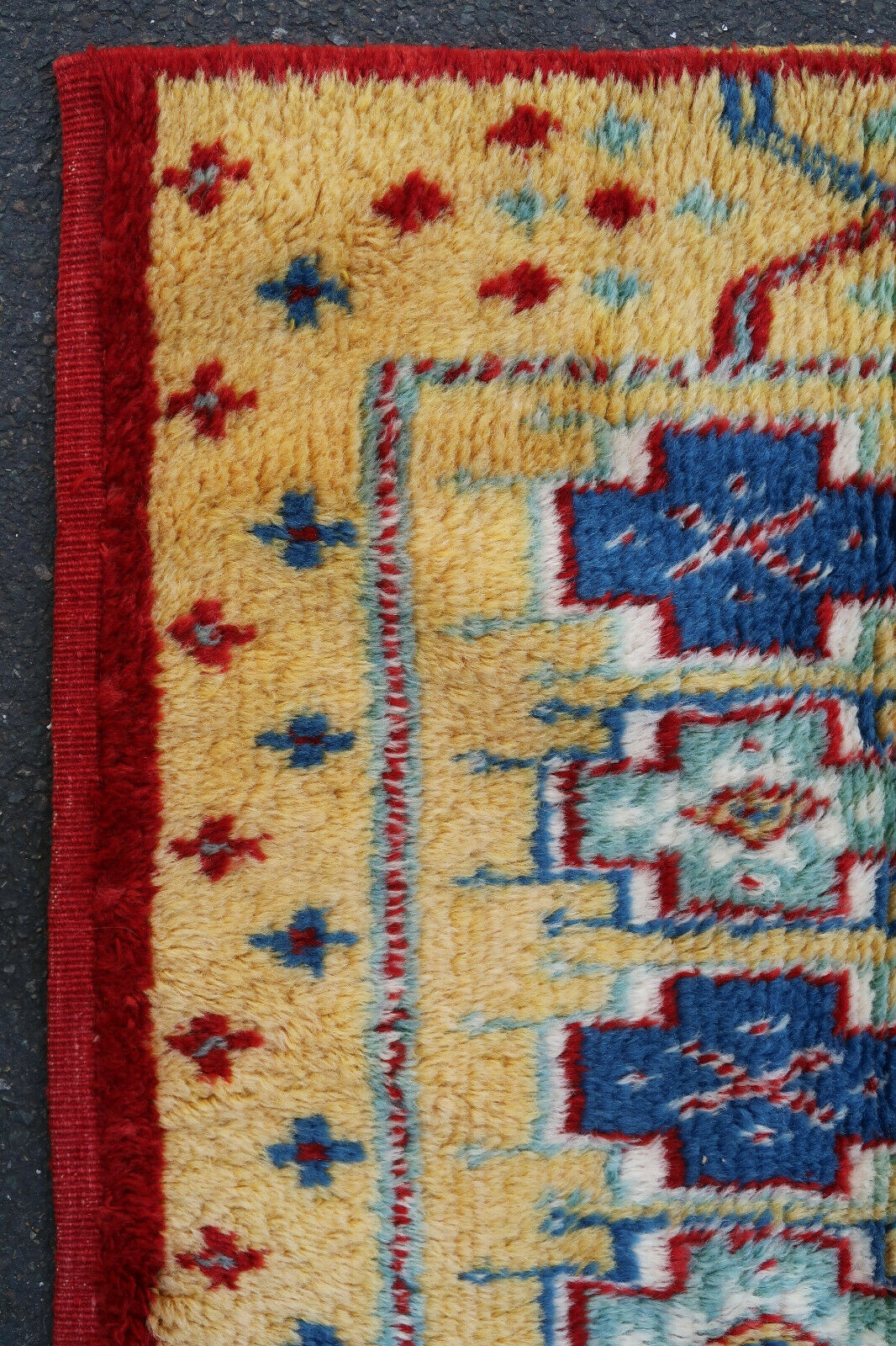 Lot of five small French rugs, domestic work.  Origin : France Period : around 1960 Size : 48 x 37,