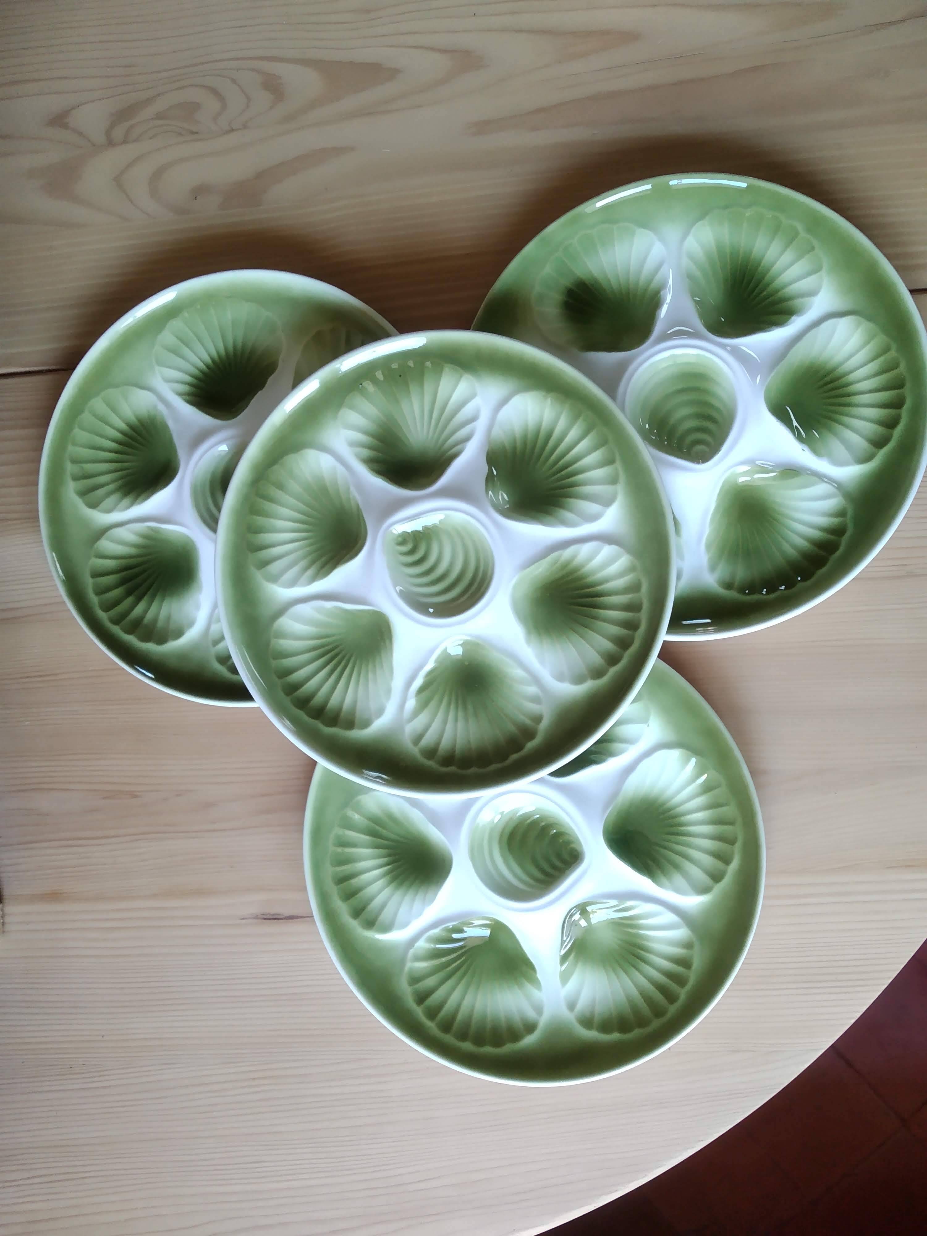 4 Moulin des Loups oyster plates with barbotine