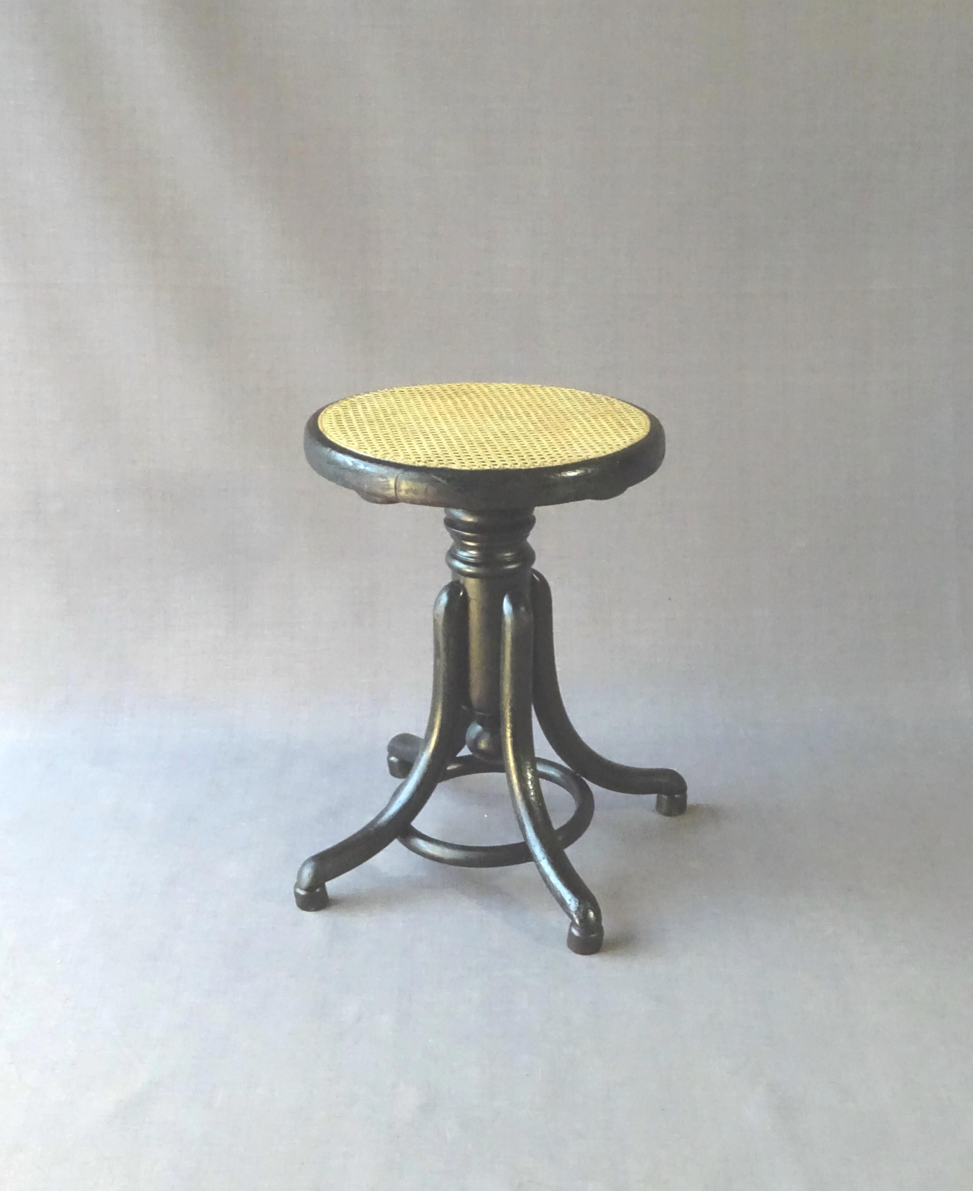 Thonet screw piano stool, 1900