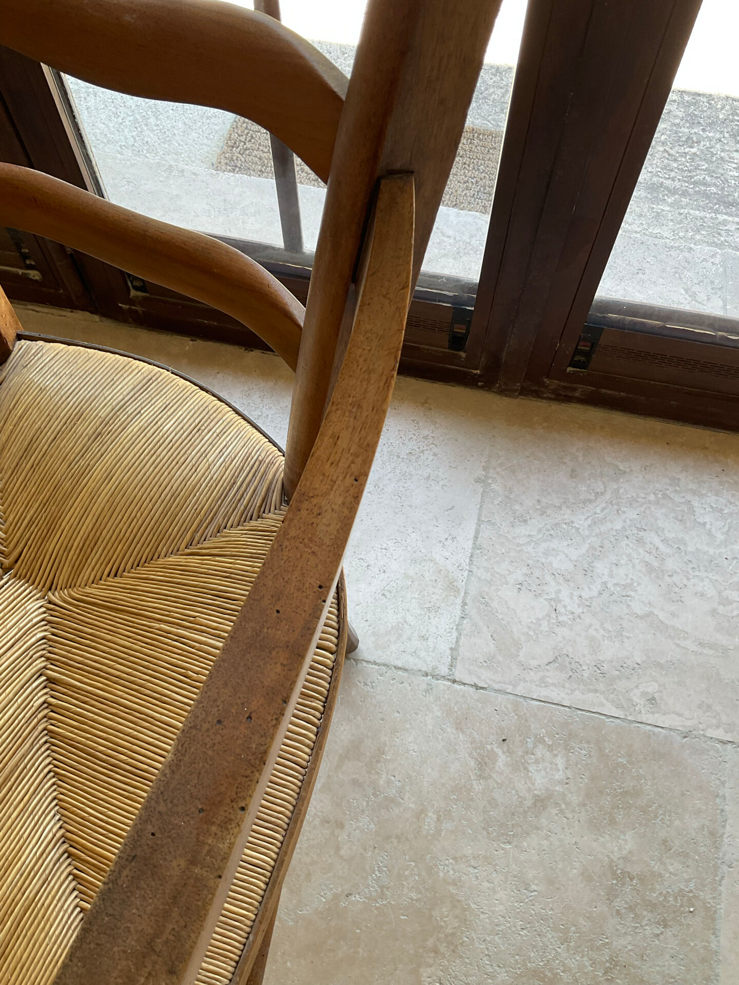 Fauteuil paillé en noyer XIXème