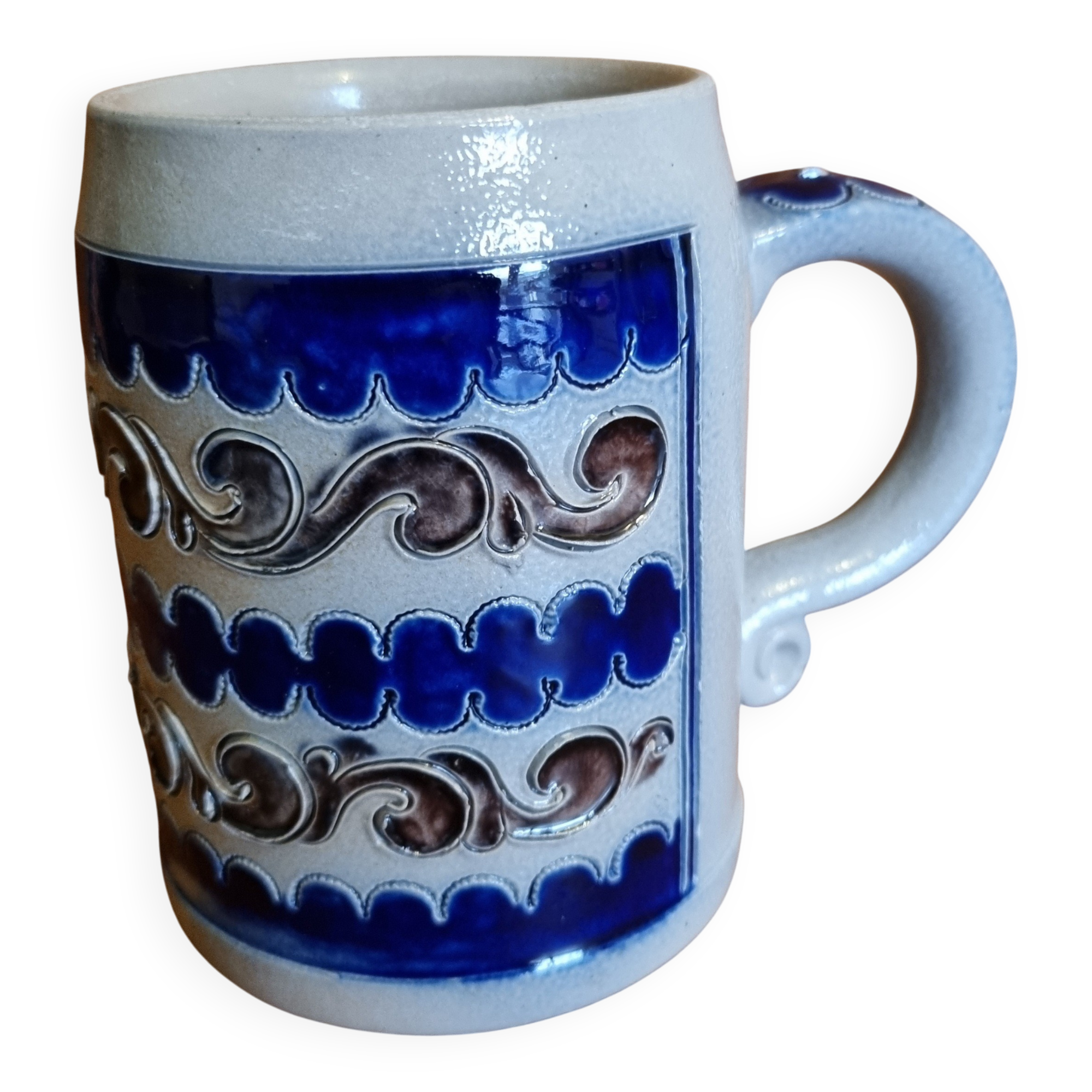 Salt-glazed stoneware mug from Alsace by Reinh Merkelbach, Hohr Grenzhausen.