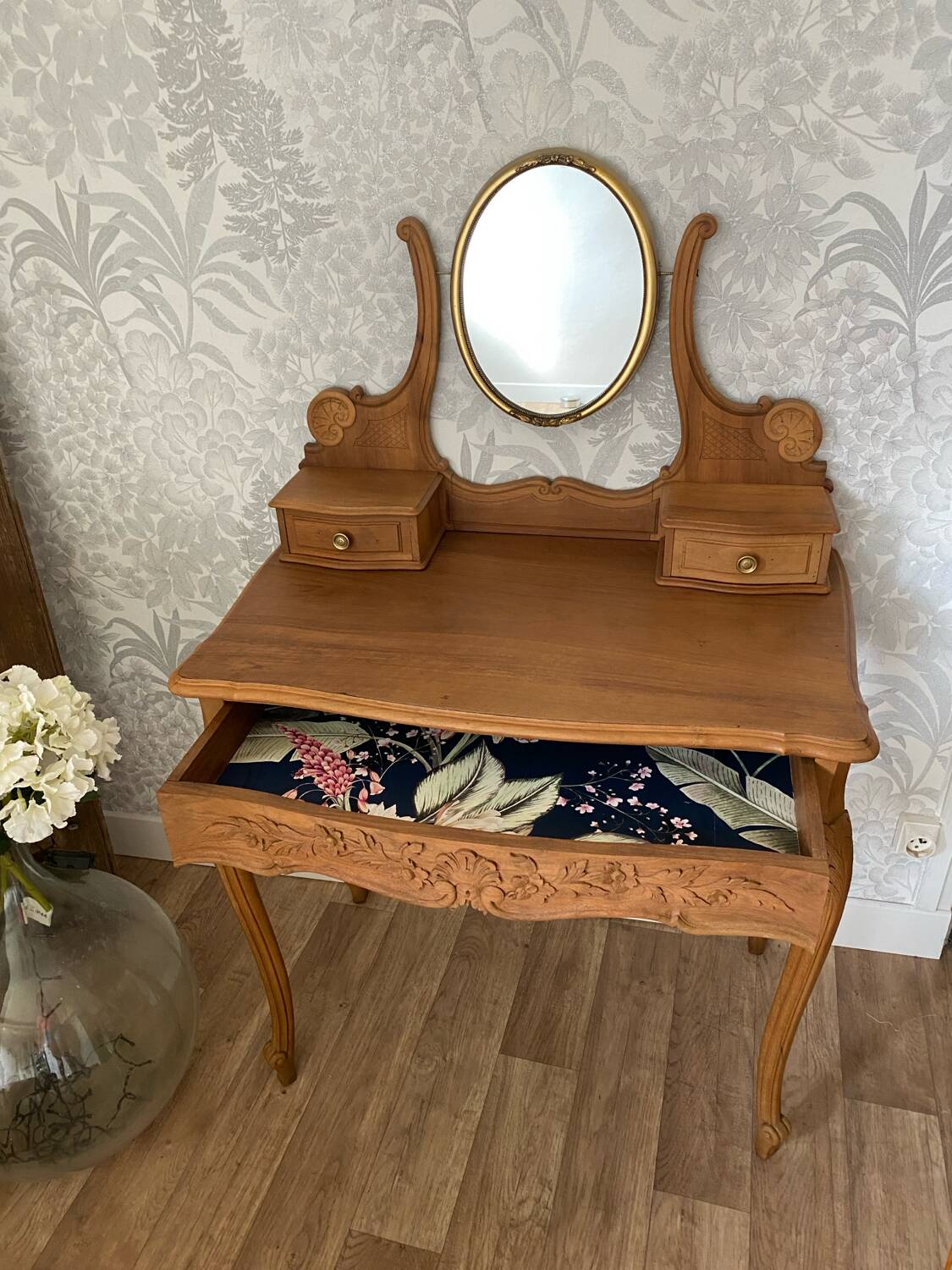 Dressing table