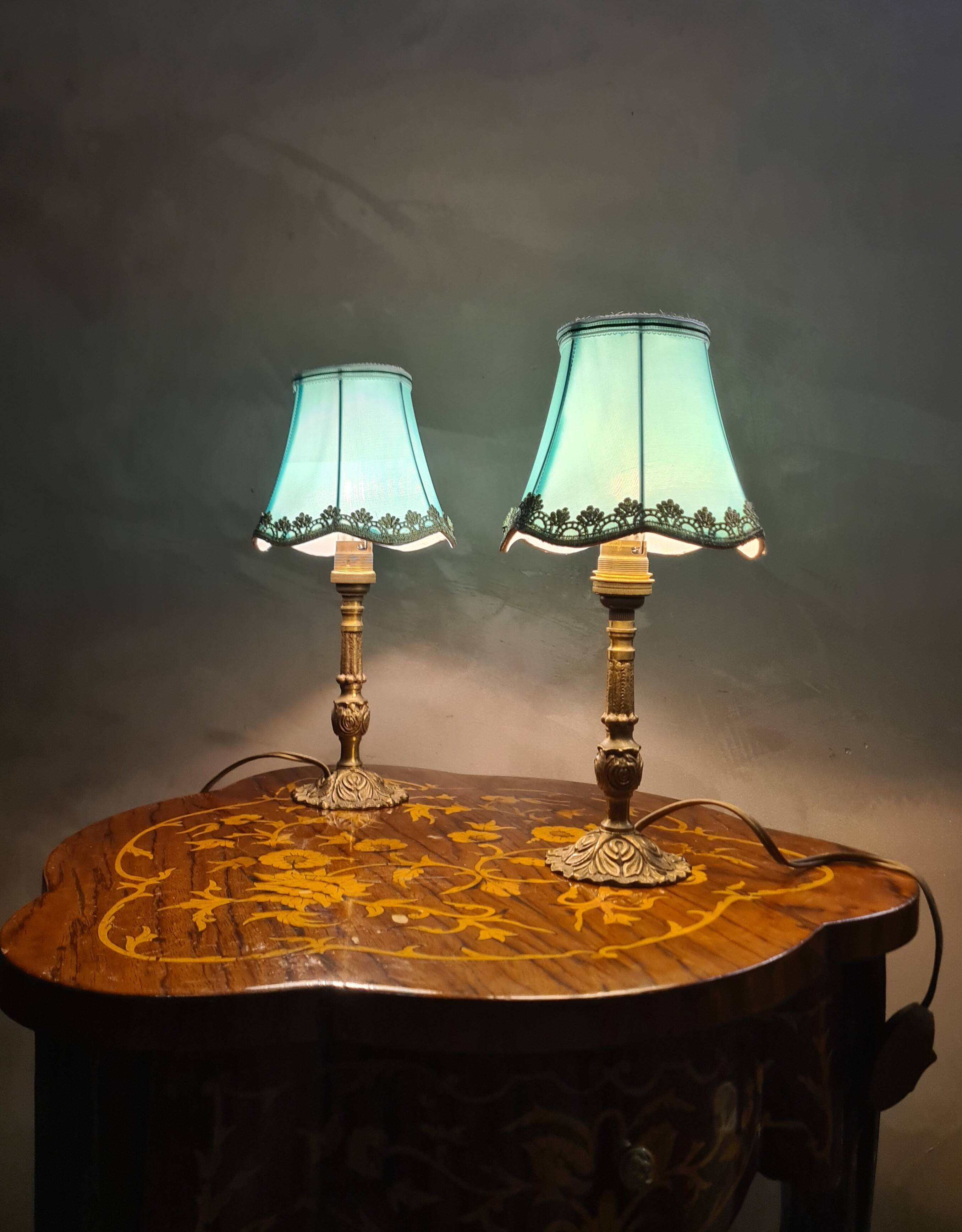 Paire de lampes chevet laiton et abat jour en satin 29x14