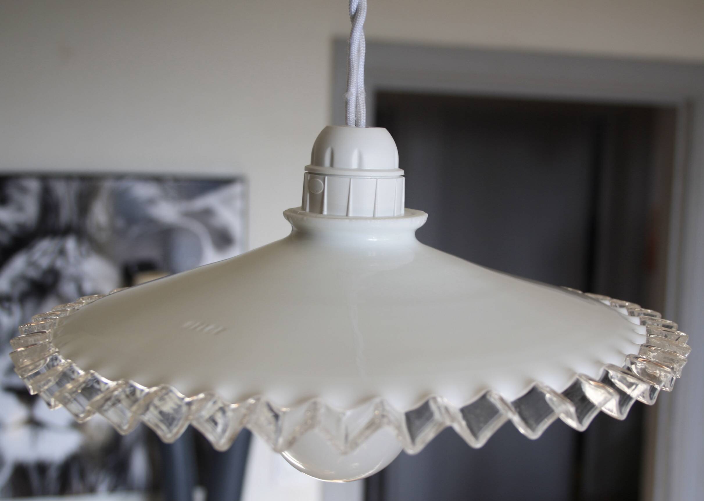 Suspension en opaline dentelée