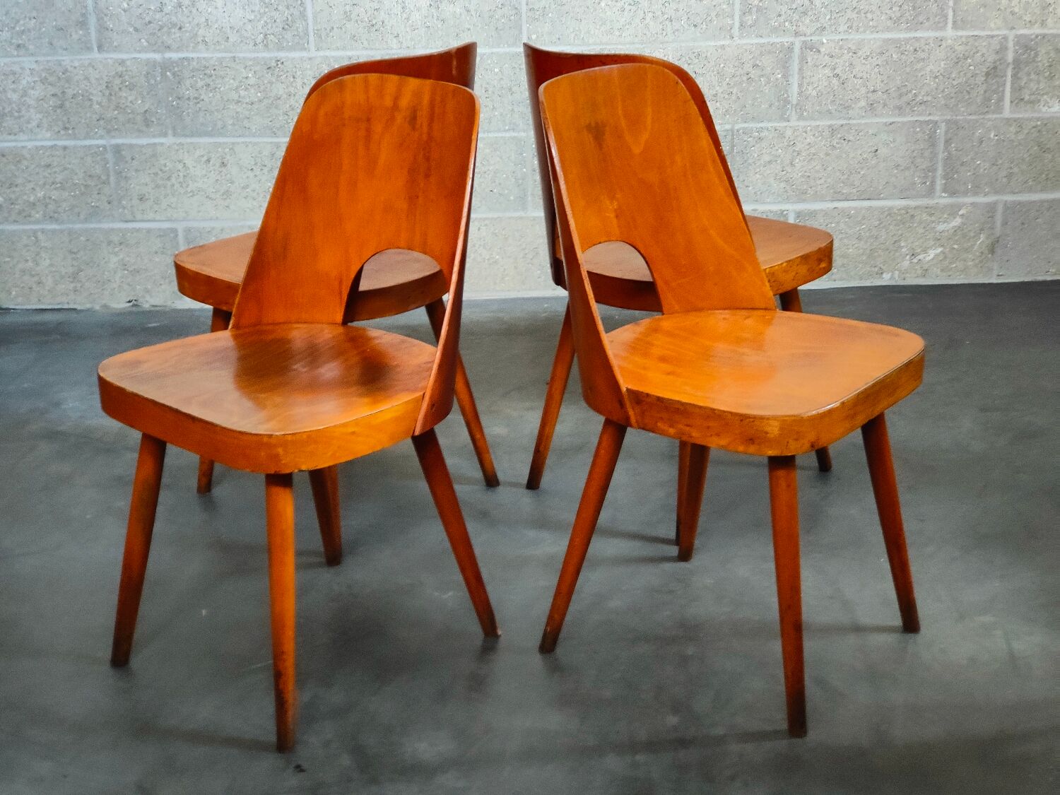 Suite of 4 chairs 515 by Oswald Haerdtl for TON