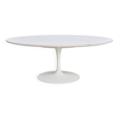 Table basse Knoll, Eero Saarinen, modèle ''tulipe'', bois mélaminé blanc. Signée, USA, circa 1960