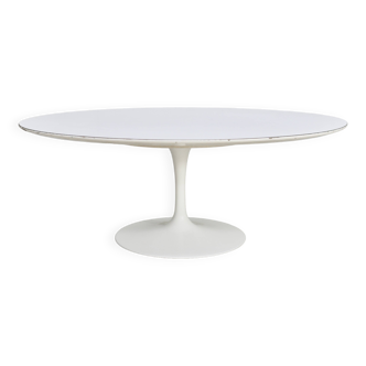 Table basse Knoll, Eero Saarinen, modèle "tulipe", bois mélaminé blanc. Signée, USA, circa 1960