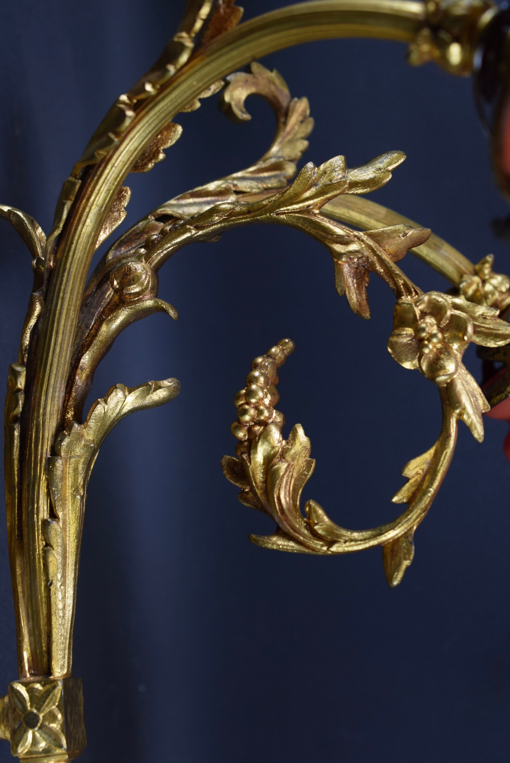 Double wall lamp in gilded bronze and glass paste