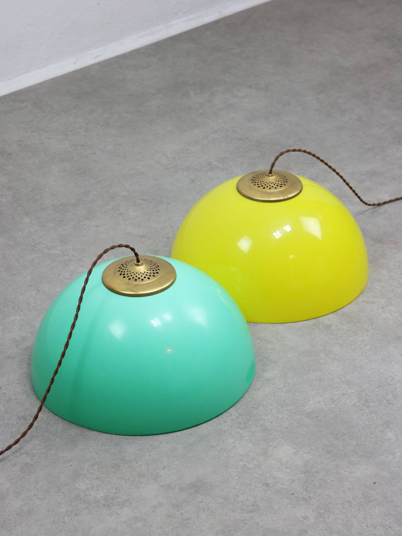 Mid-century italian brass and plexiglass pendant lamp, set of 2