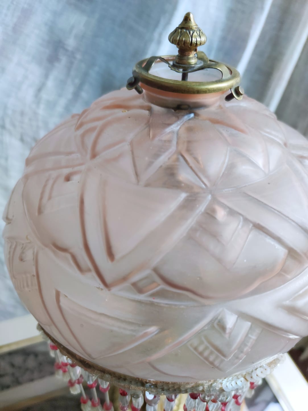 Art Deco globe opalin pink beaded lamp, 1920/30s