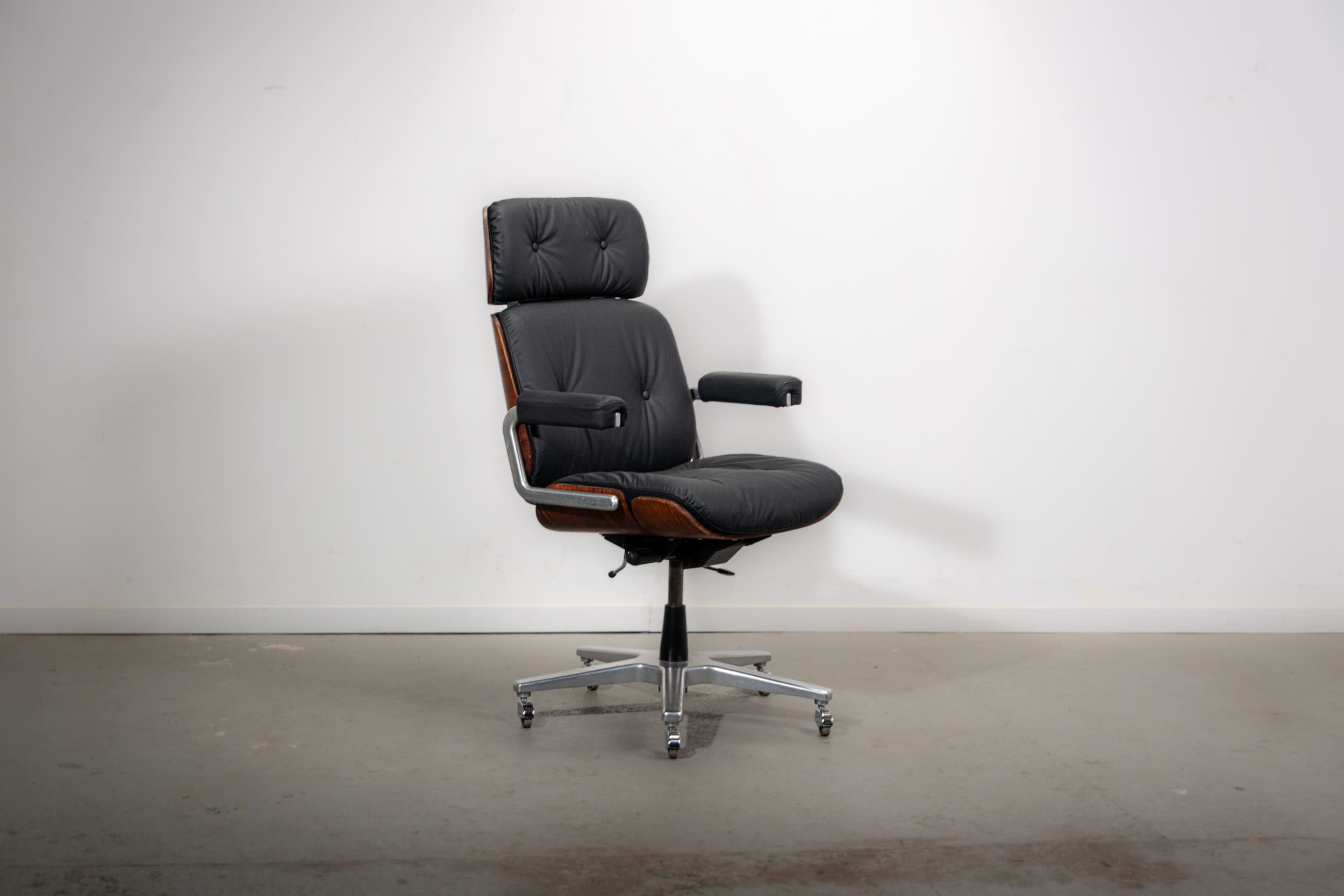 Pasal executive office chair, by Prof. Karl Dittert for Giroflex