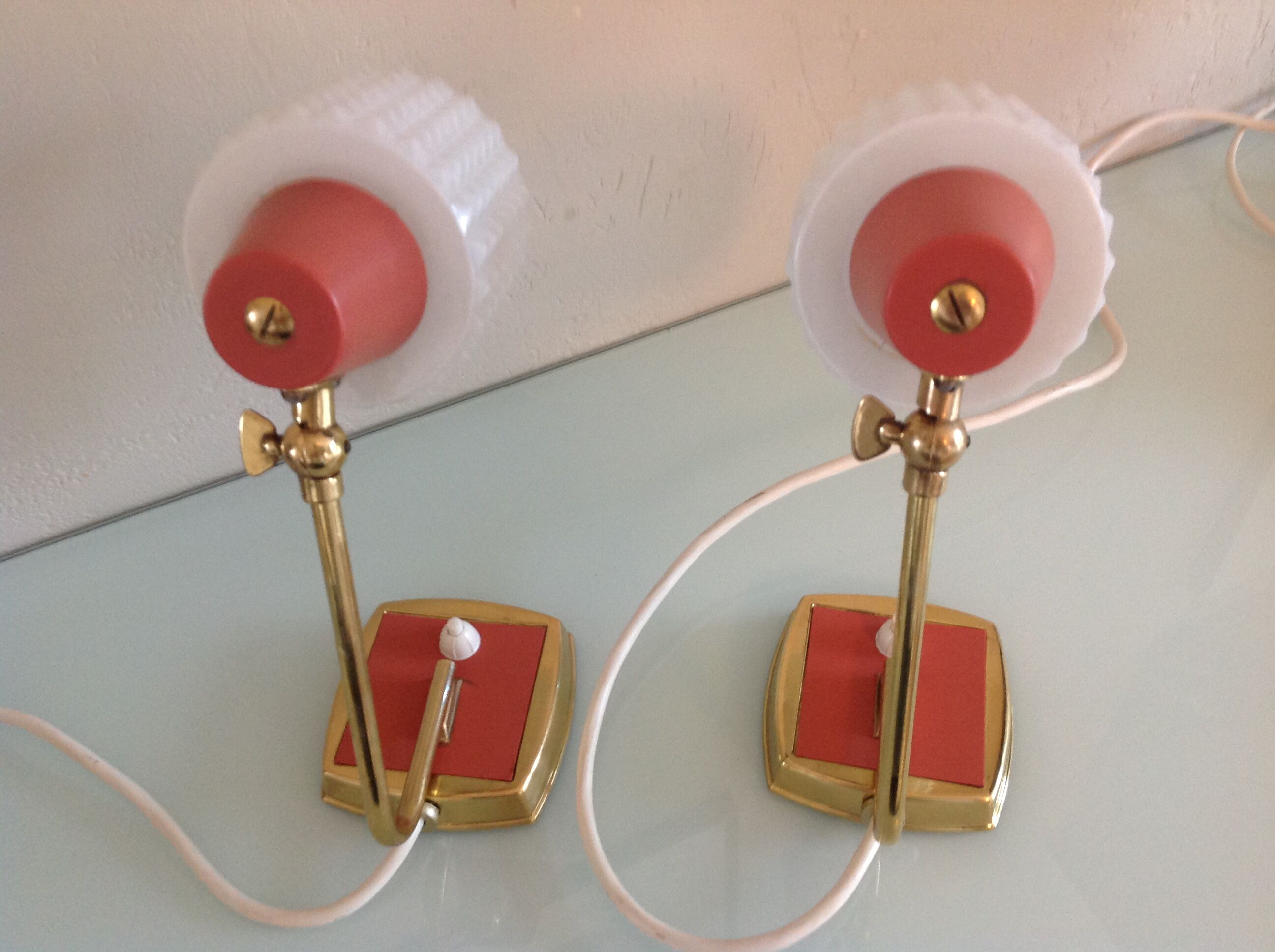 Pair of bedside lamps in structured white opaline and brass, vintage 60