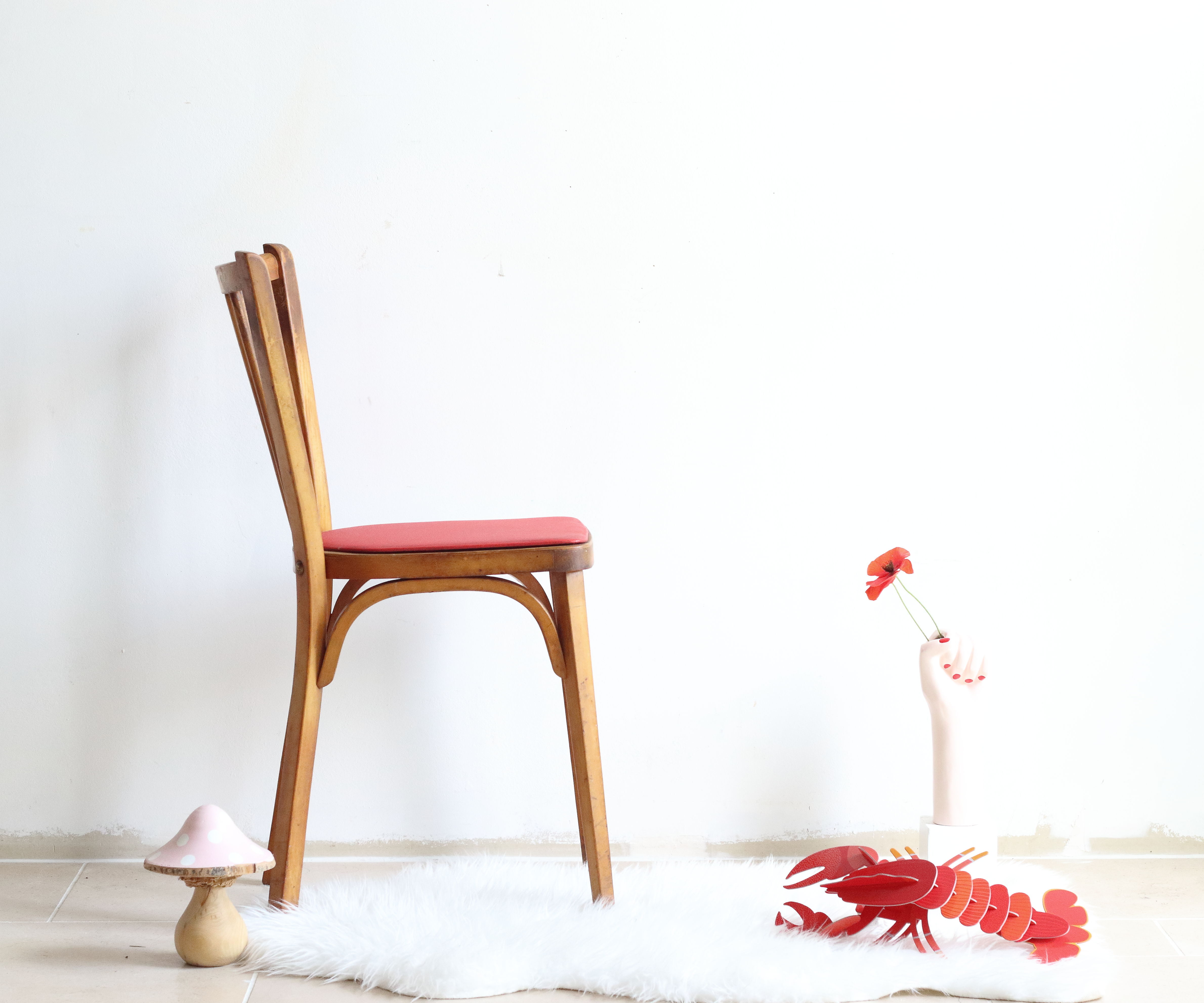 Bistro chair with bars of the 50s in wood and imitation red leather
