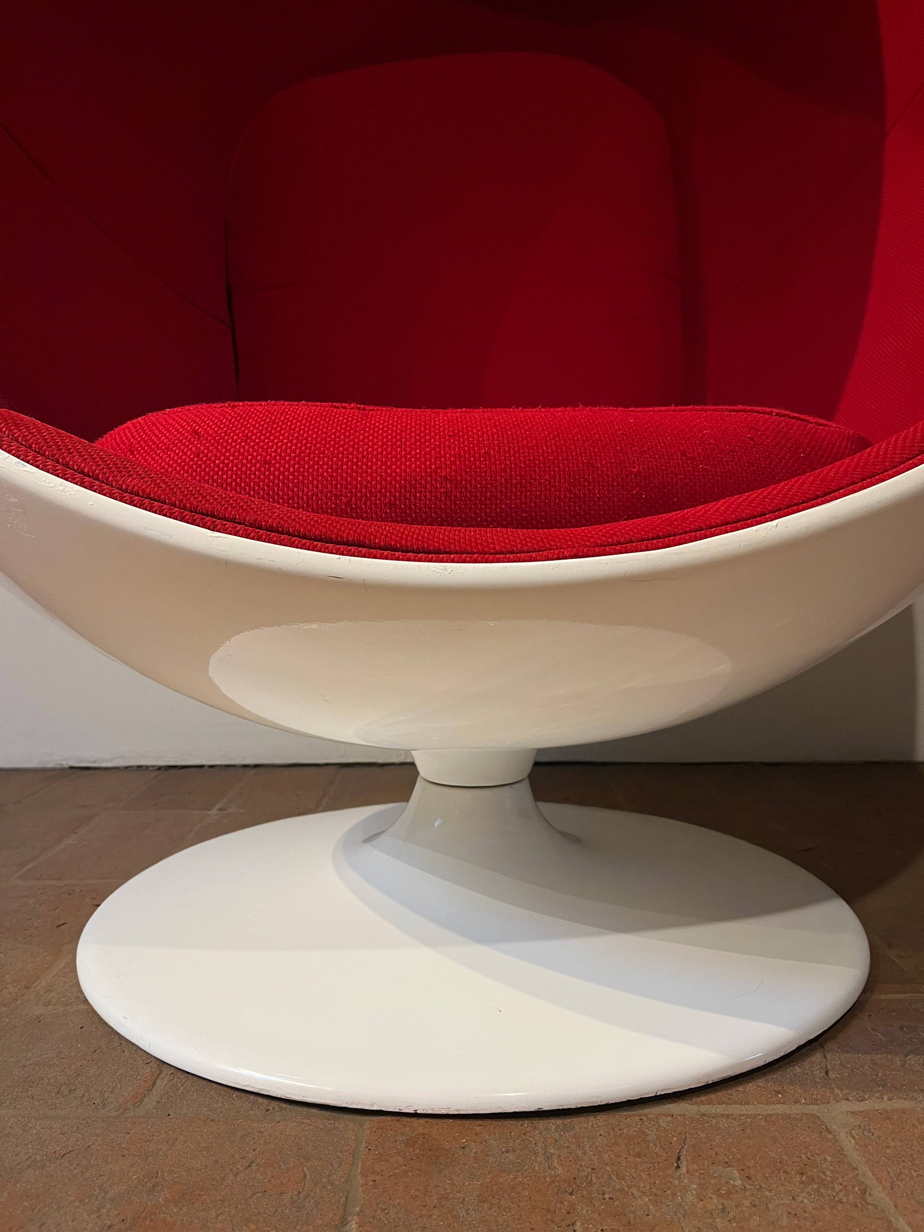 Ball Chair by Eero Aarnio from the 1980s.