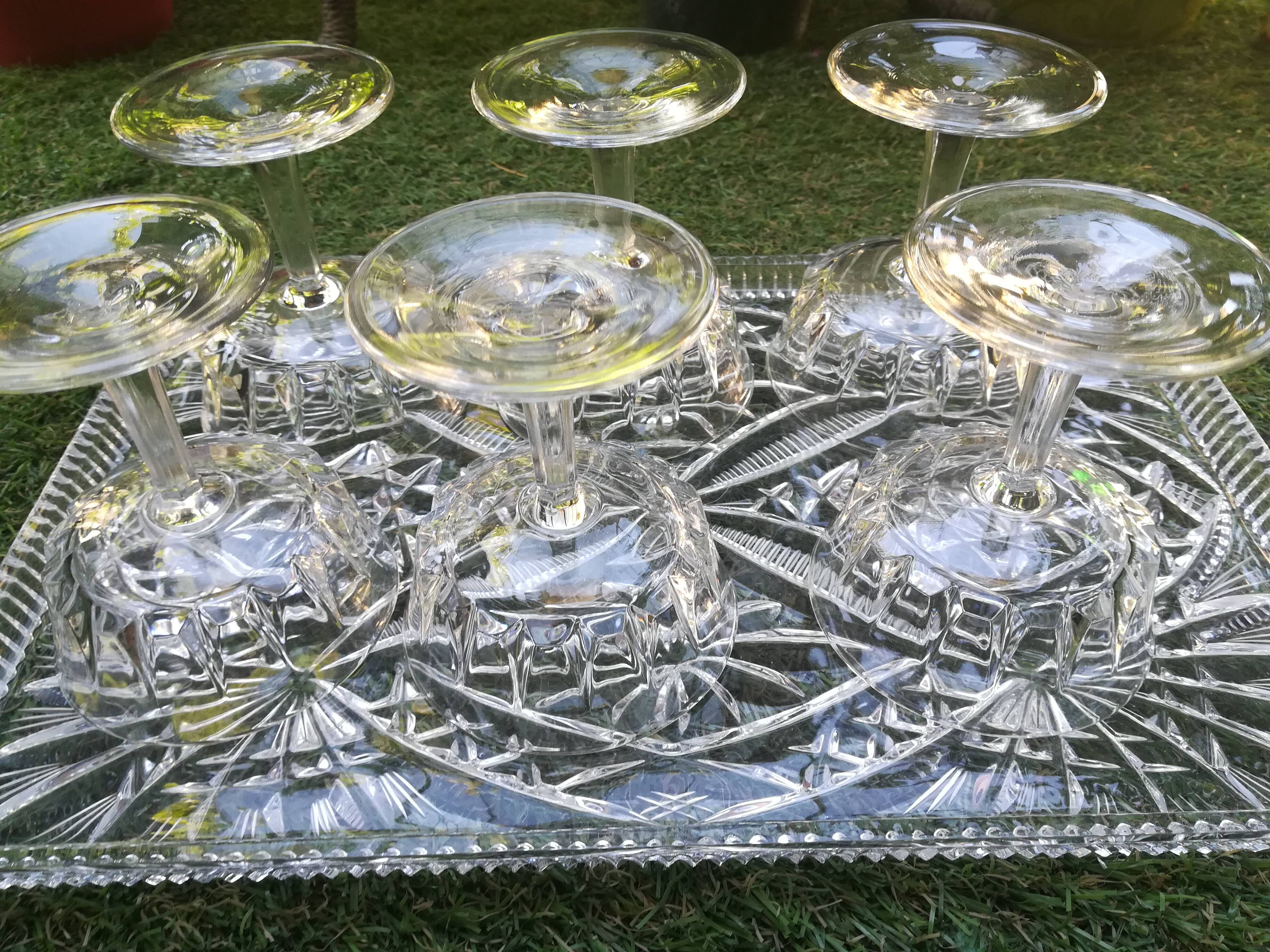 6 champagne glasses on set