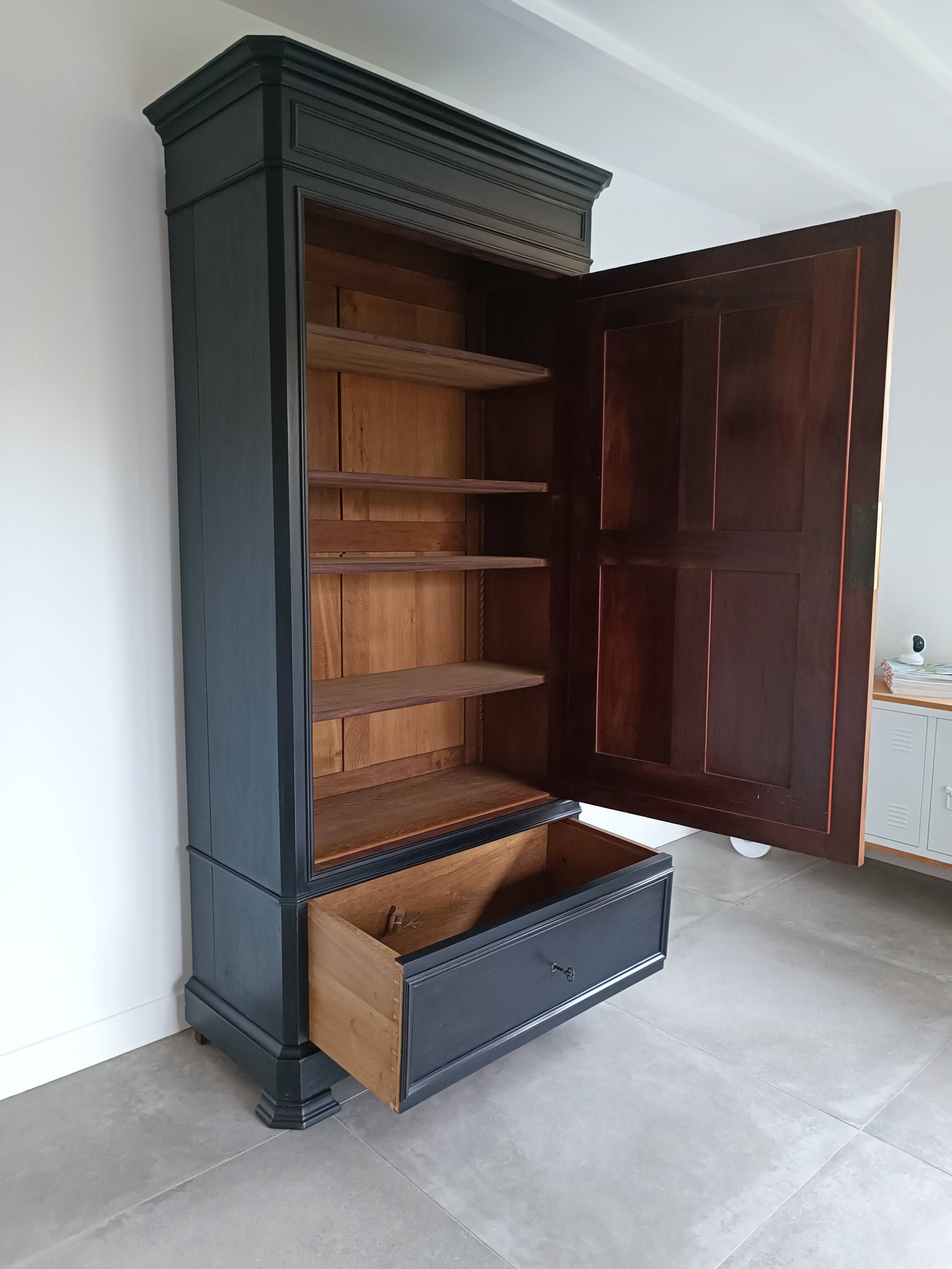 Grande bonnetière à miroir ancienne