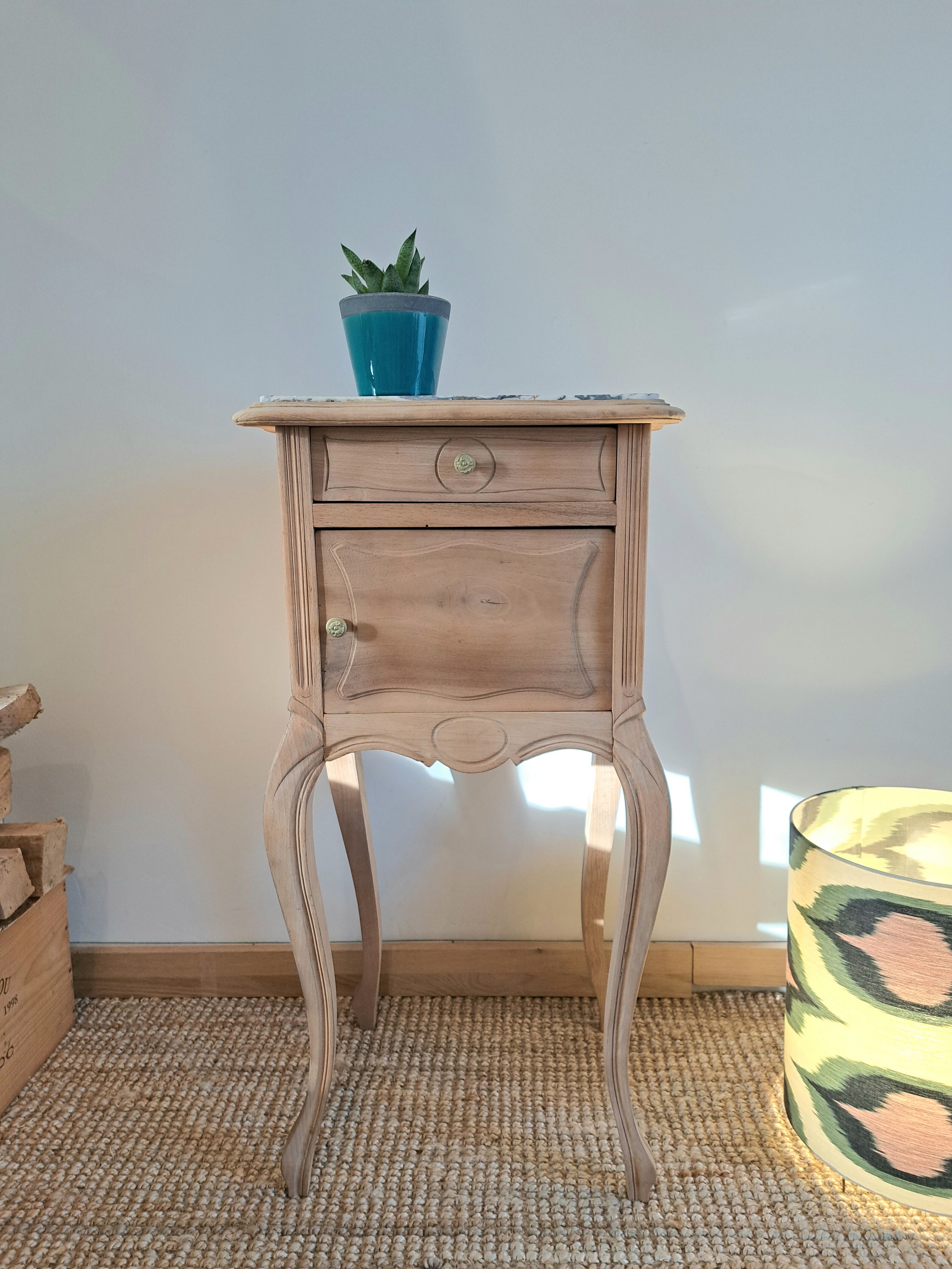 Table d'appoint chevet de style louis XV bois clair