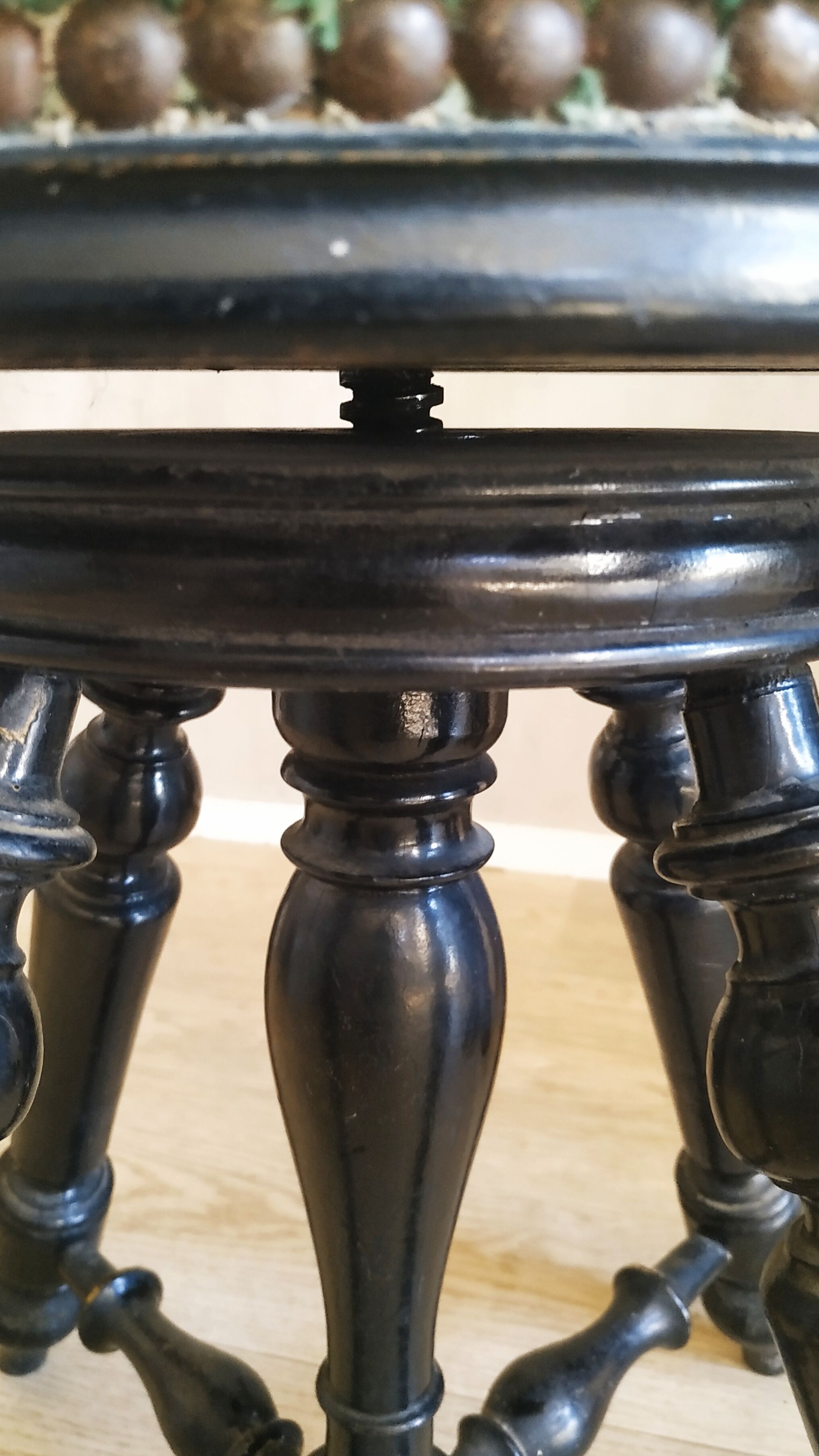 Napoleon III piano stool