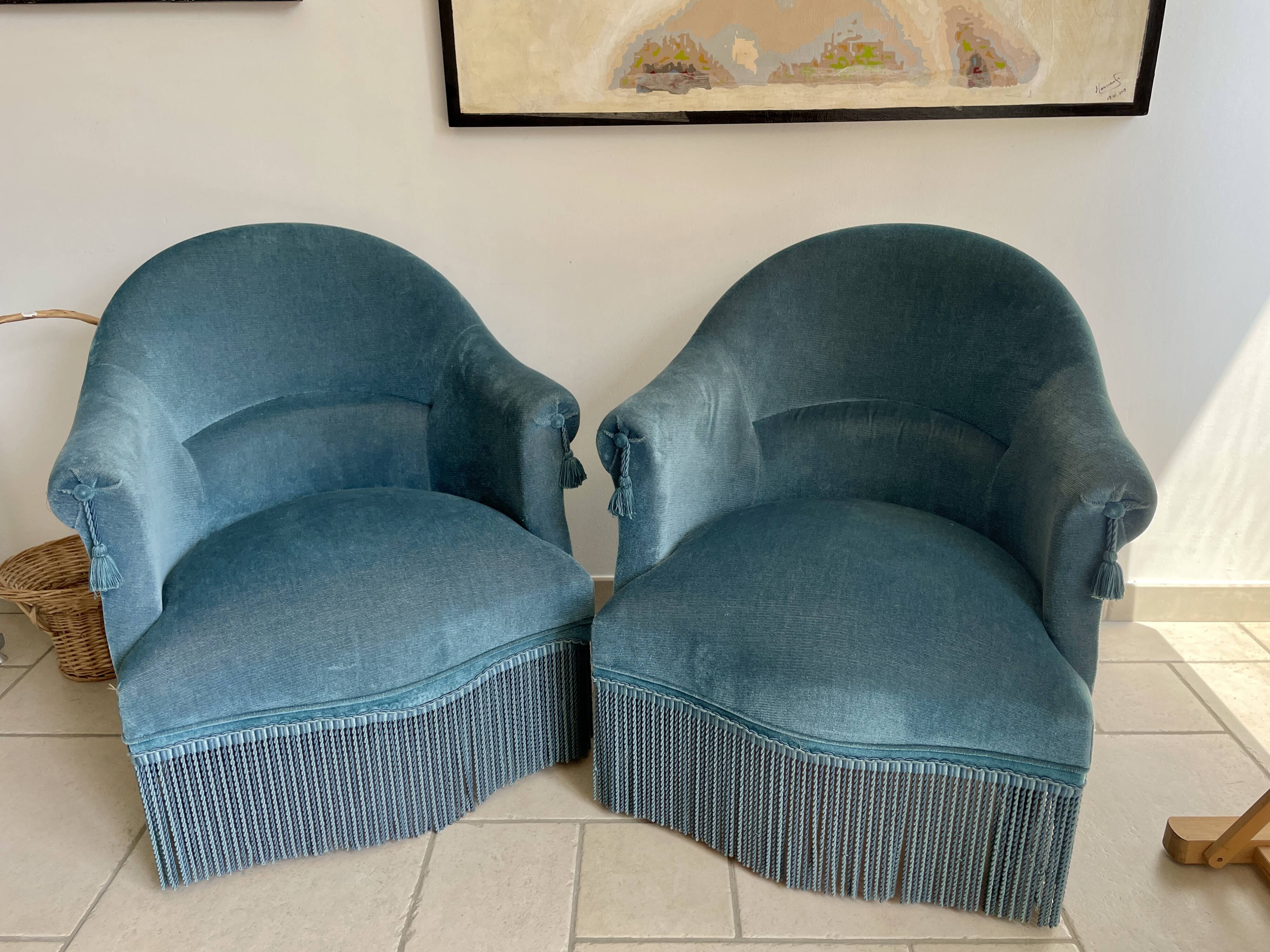 Paire de fauteuils crapauds en velours bleus