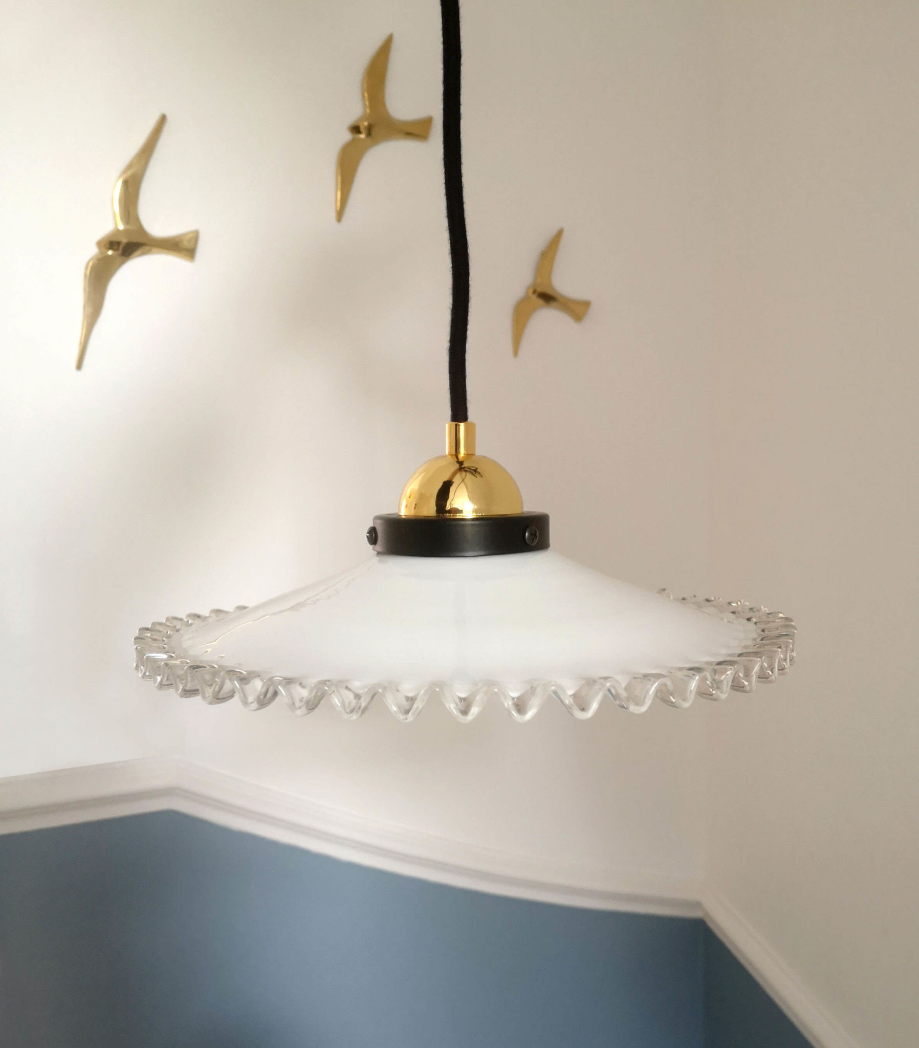 Opaline suspension