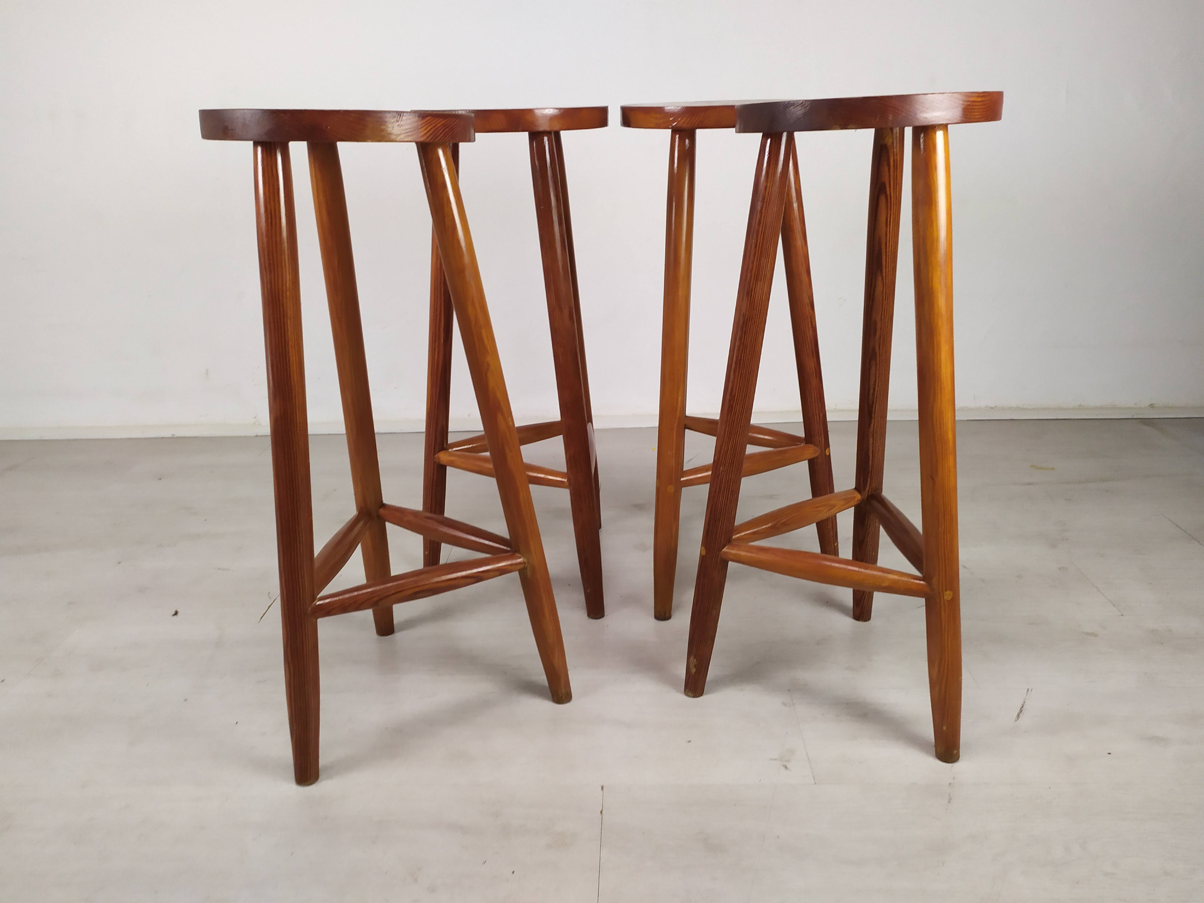 Mountain bar stool