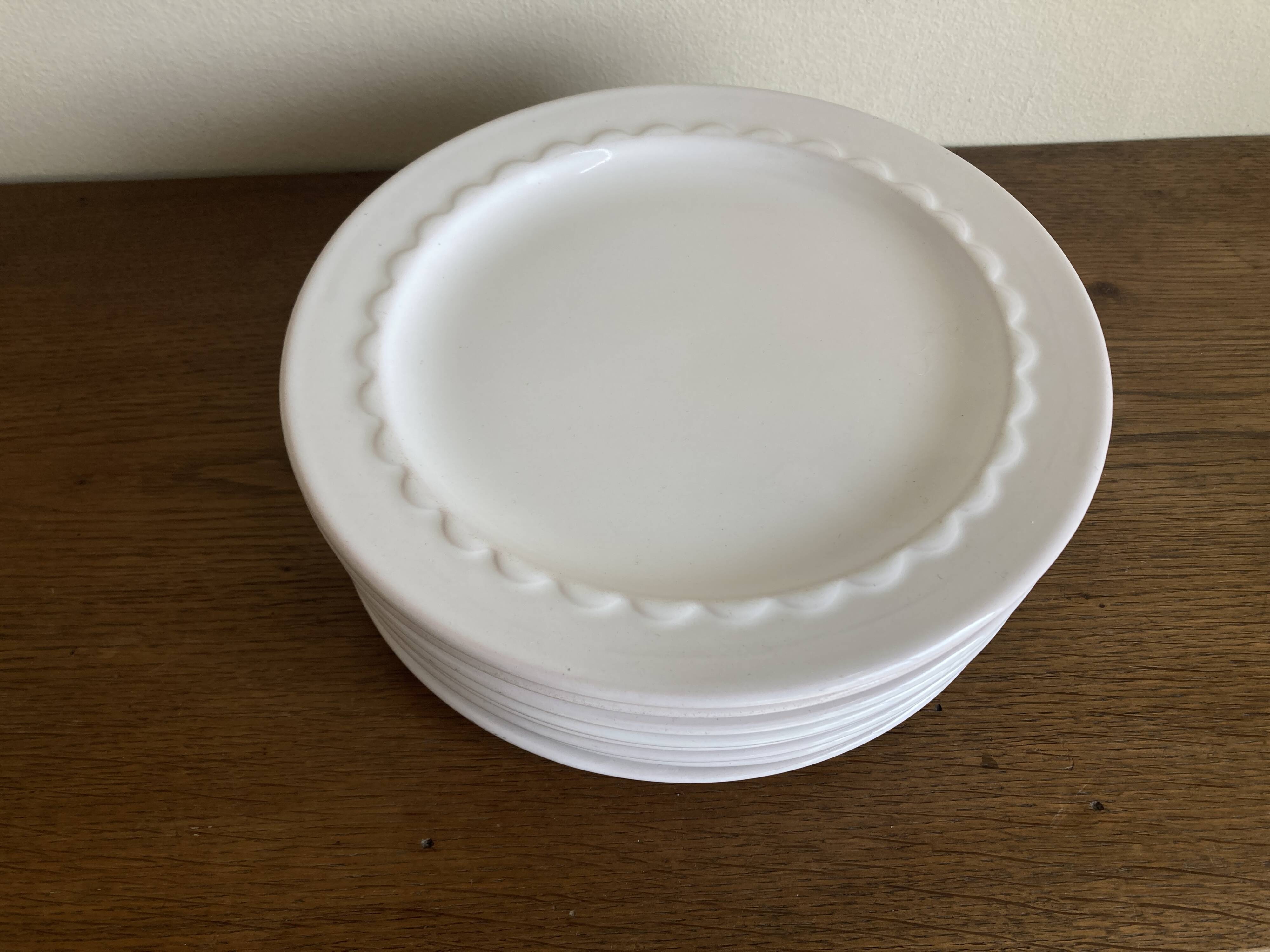 Set of 8 Festons flat plates by Pierre Motton for Gien 1970
