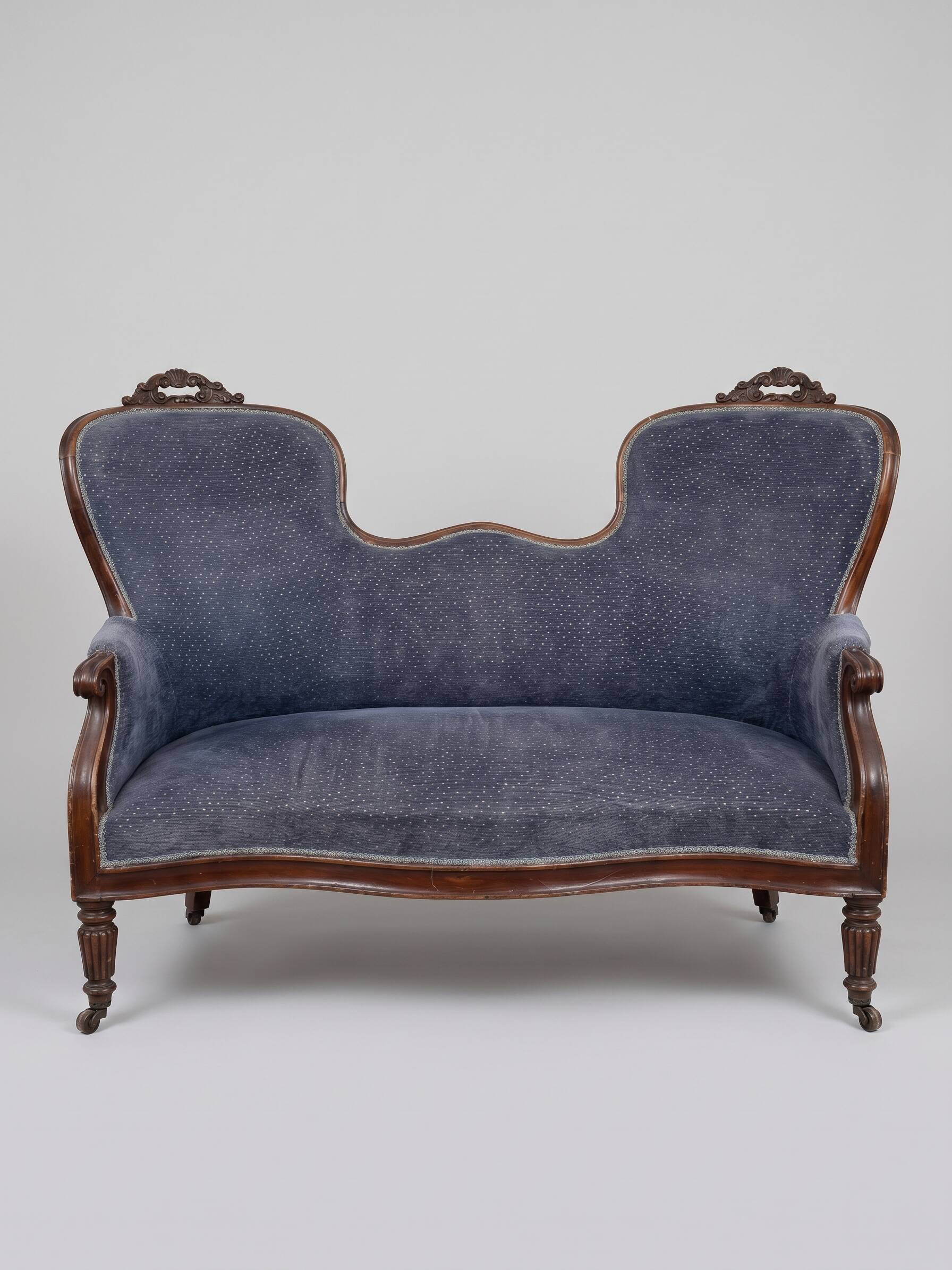 Elegant and charming Napoléon III sofa.