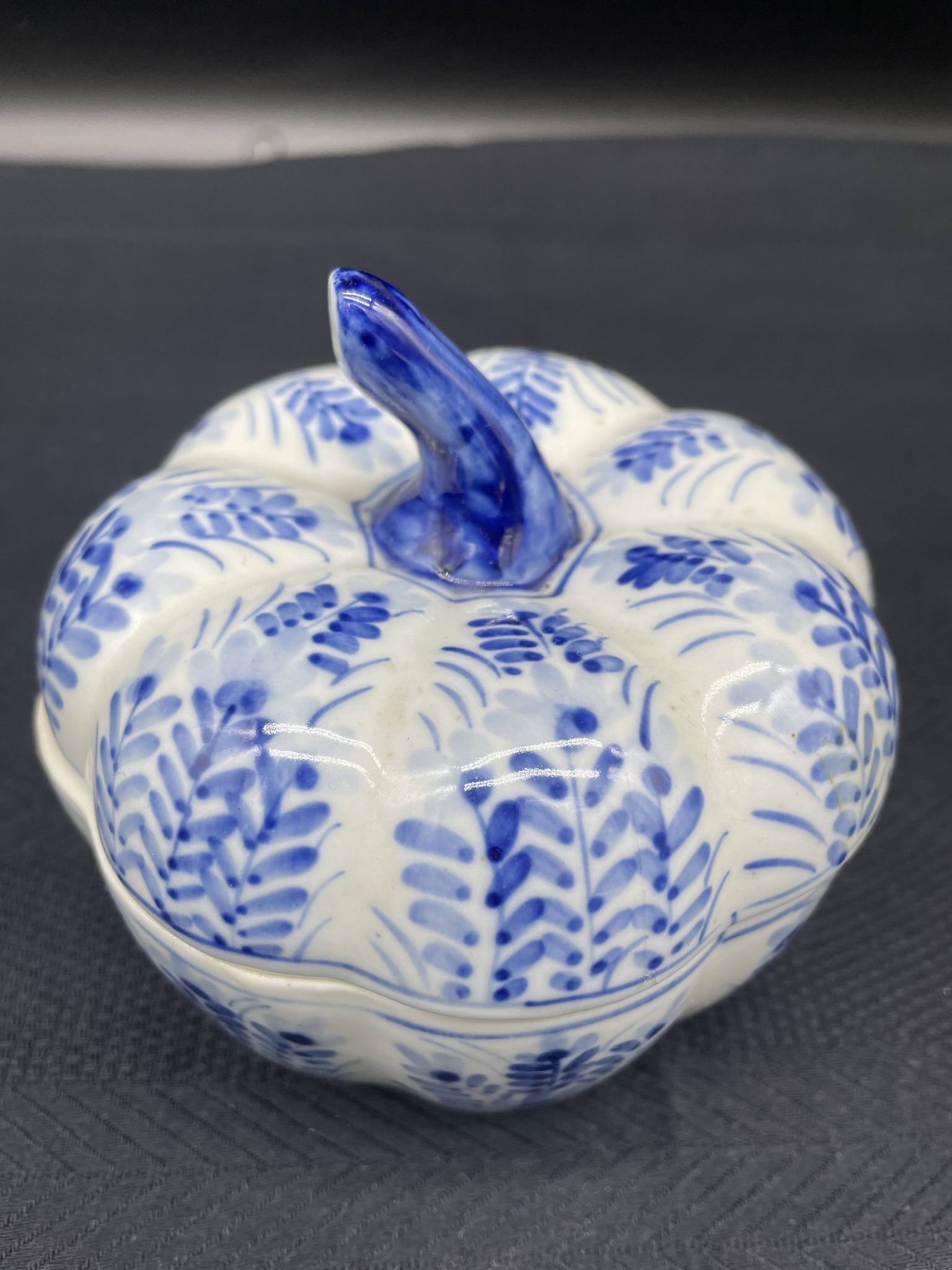 Chinese covered pot, box, jewelry box, pumpkin, white porcelain, China blue plant decor