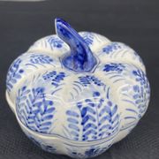 Chinese covered pot, box, jewelry box, pumpkin, white porcelain, China blue plant decor