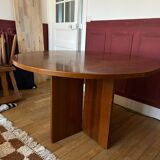 Table ronde en bois verni